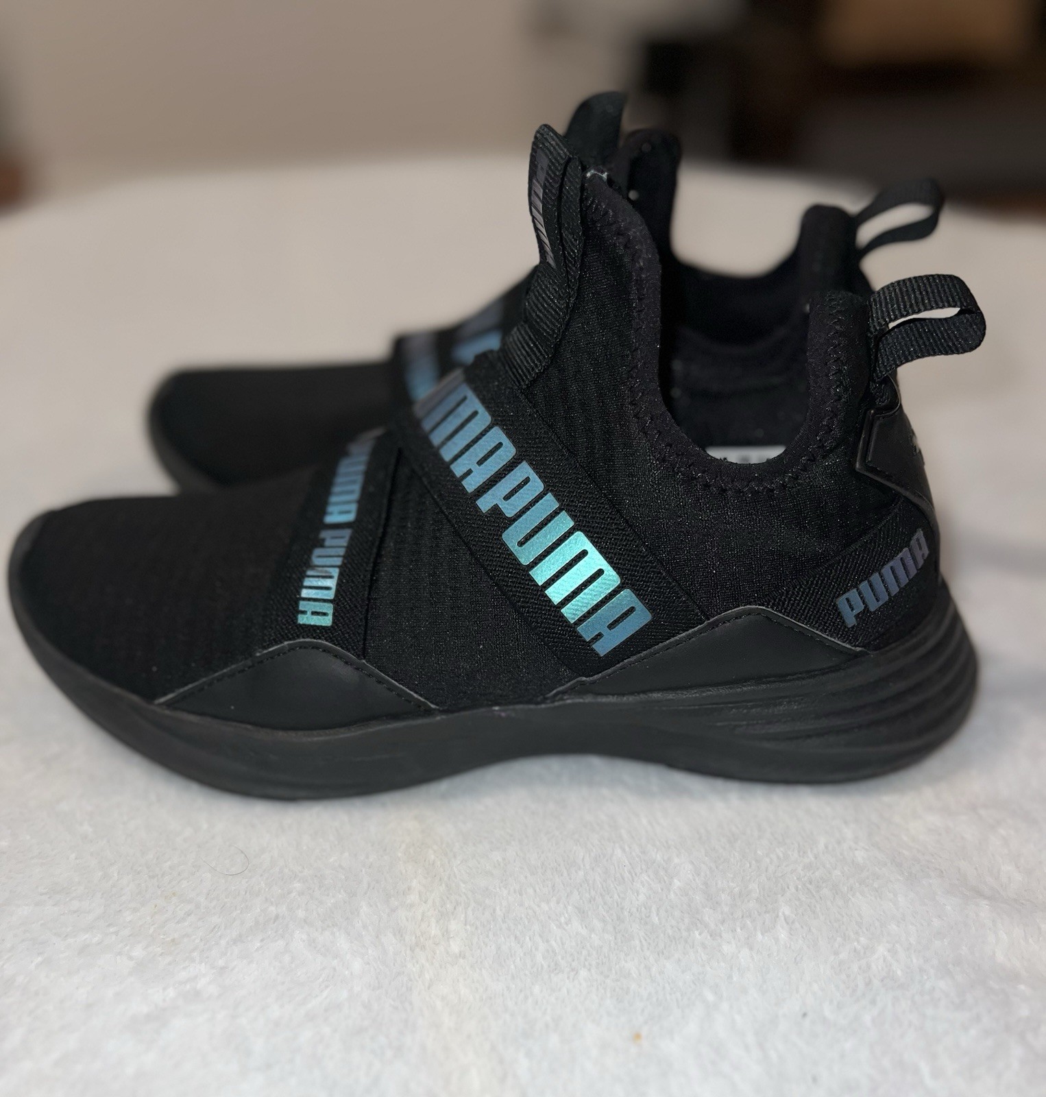 Textile and synthetic athletic training shoes, Puma Radiate Mid