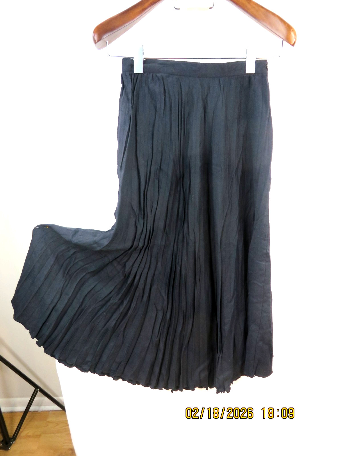 TWEEDS SZ 10 Rayon/Wool Charcoal Crinkled-Crushed Woven Fabric Wide Long Skirt