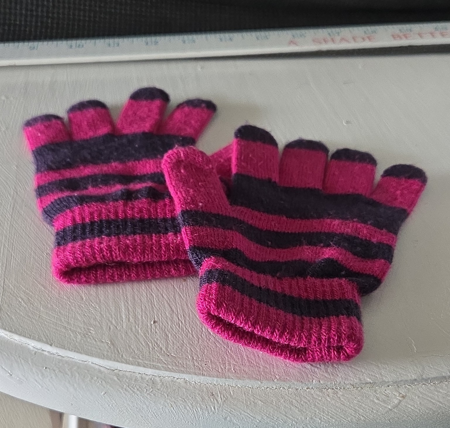 Women’s Pink & Black Striped Knit Gloves Stretch Ribbed Cuff Wrist One Size