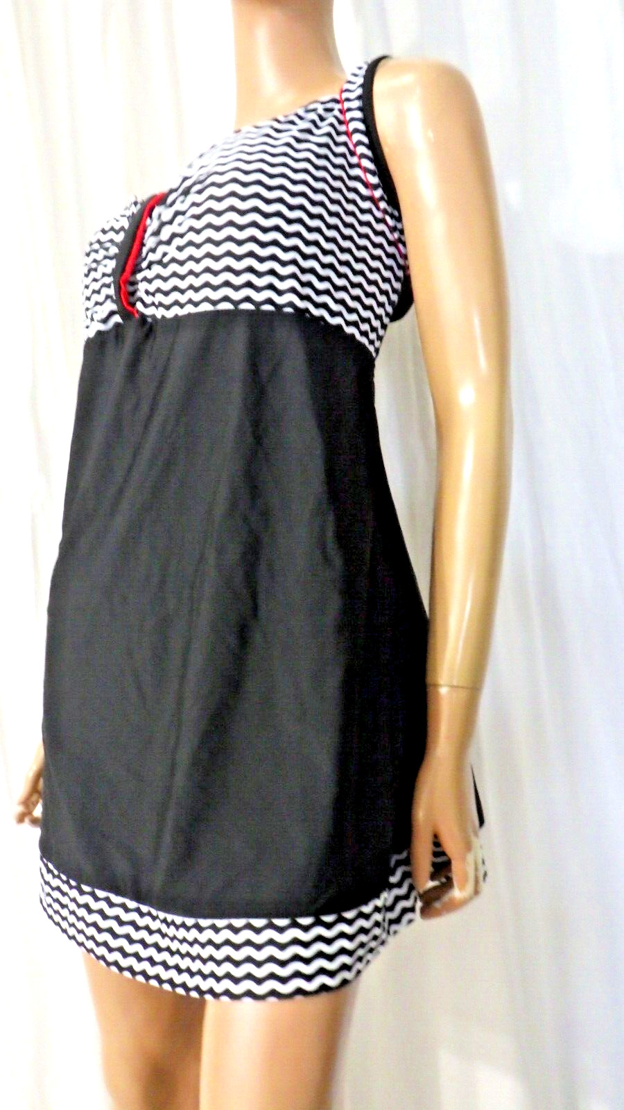 NWT DANIFY US SZ 26 (BUST 58) BLACK WHITE 1 PIECE MOLDED CUP SWIMDRESS EU SZ 60