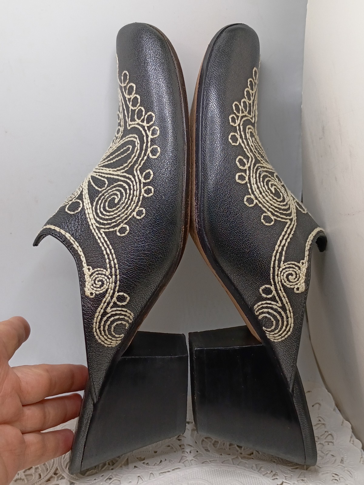 Jessica Bennett Size 9 Black Leather Mule Embroidered Bootie Festival Cosplay