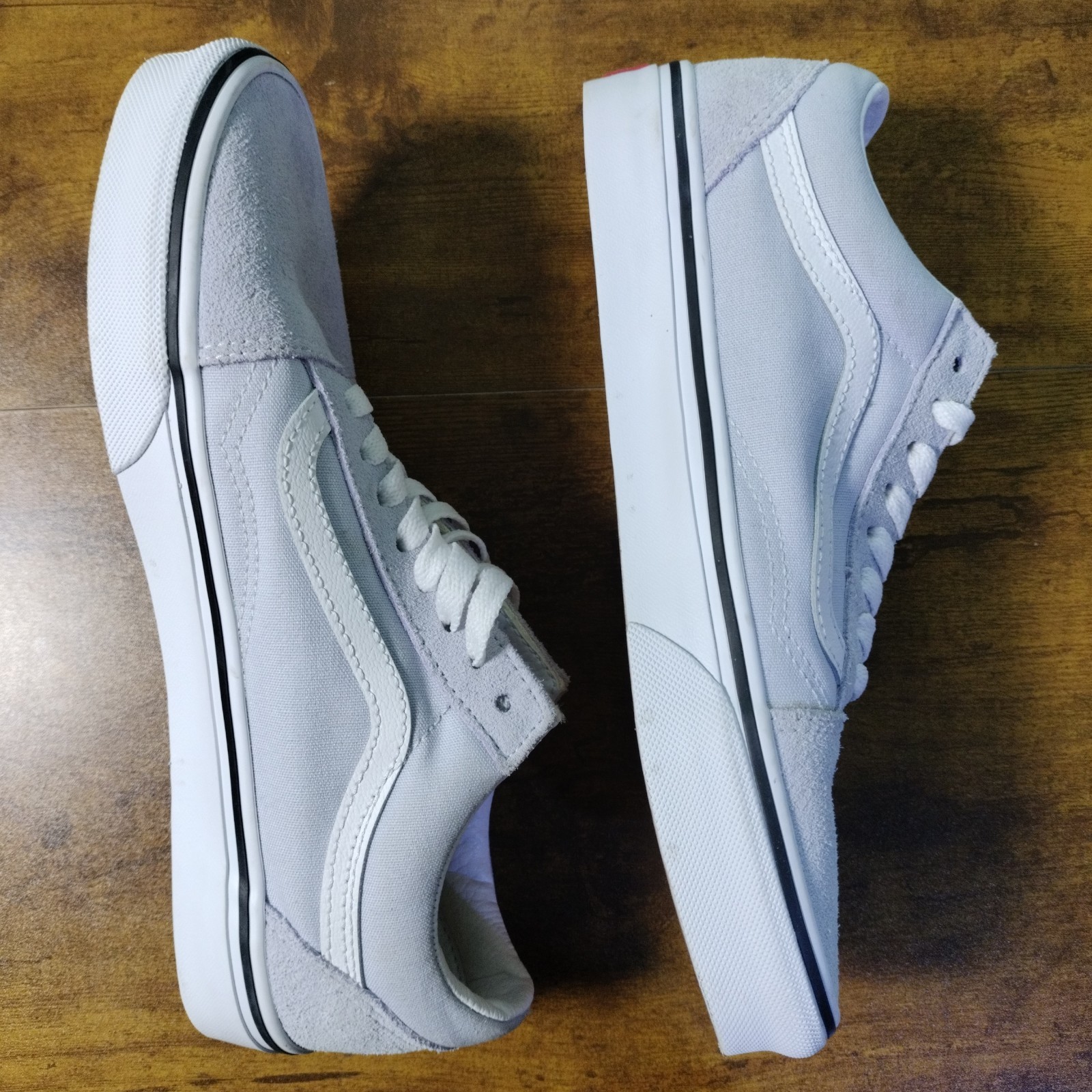 Old Skool Light Gray And White Suede/Canvas Vans Sneaker Size US 9.5 – Unisex