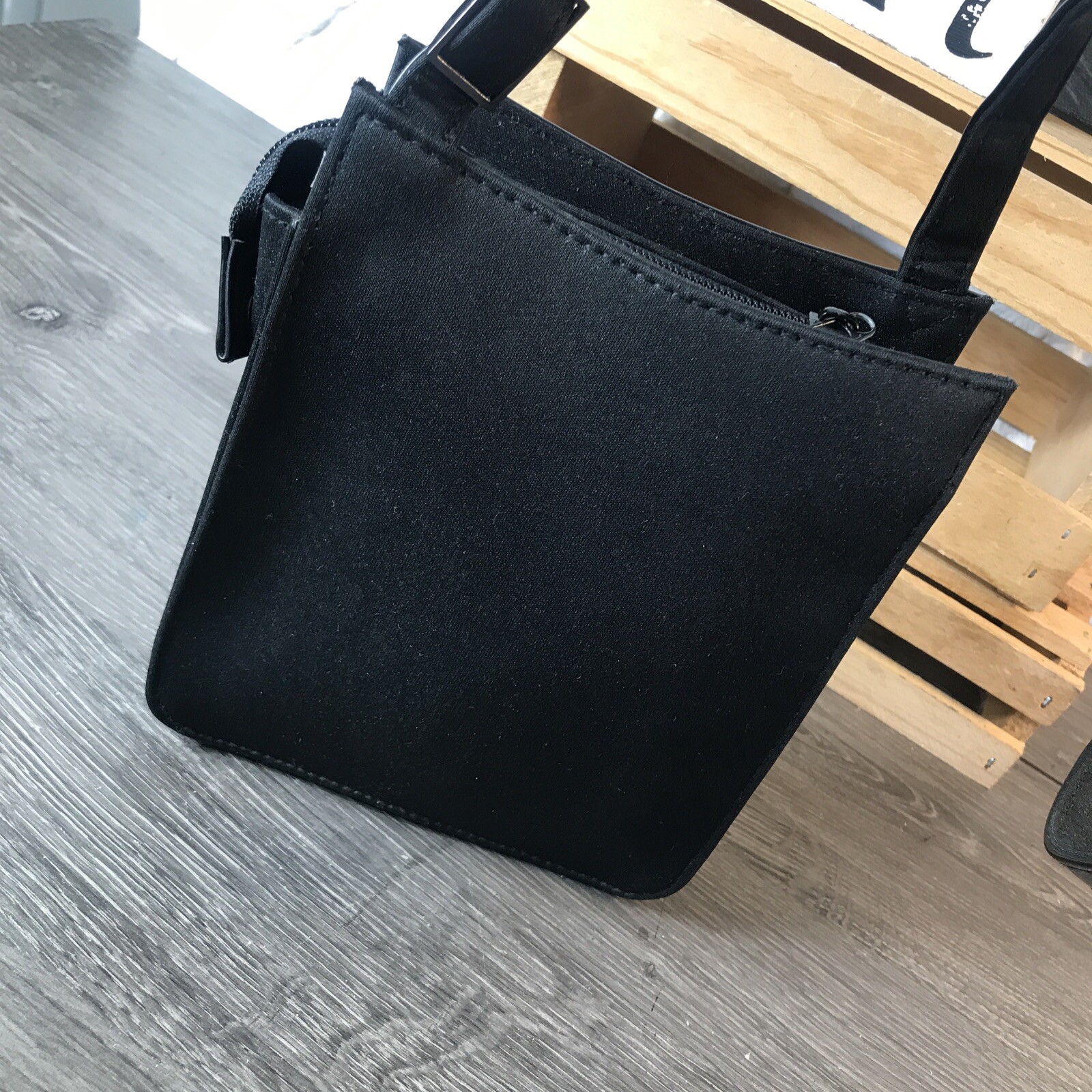 Kenneth Cole Reaction Black Canvas Nylon Logo Zip Crossbody PreOwned EUC