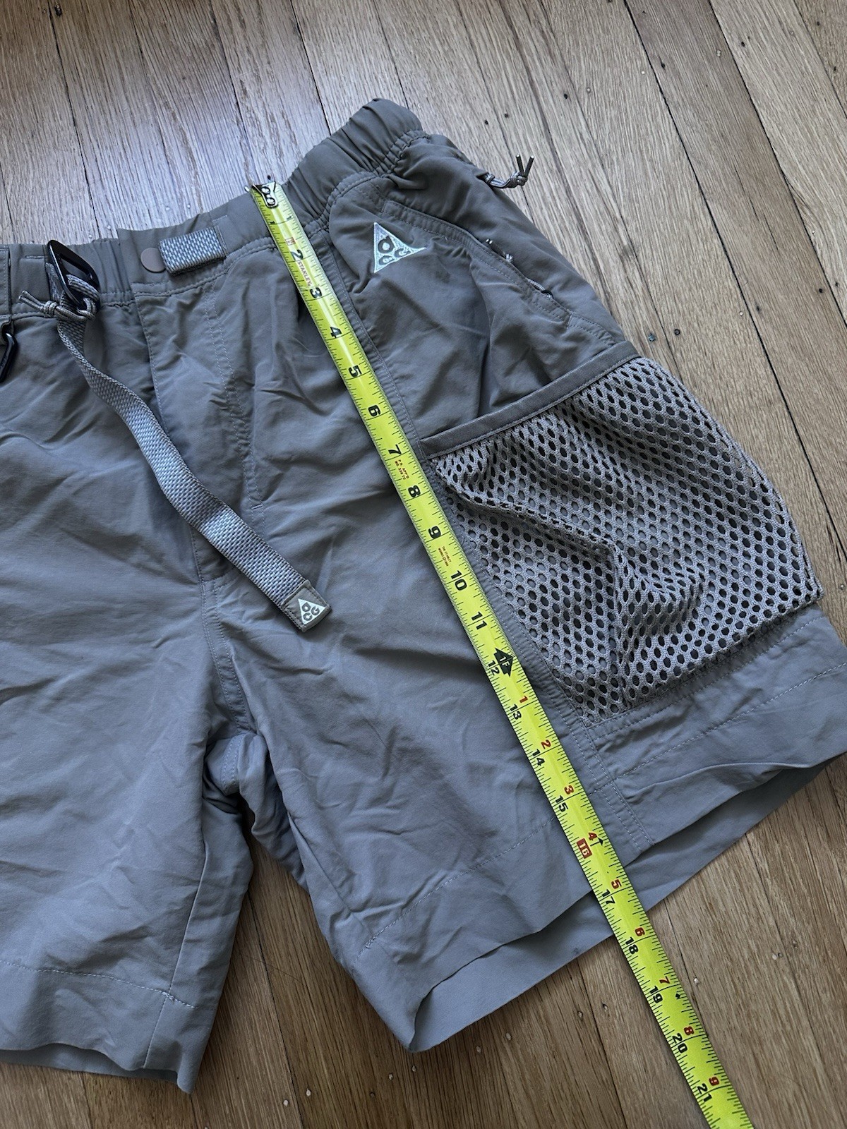 Nike ACG Snowgrass Men’s Cargo Shorts Size S Khaki Tan Gorpcore DV9405-247