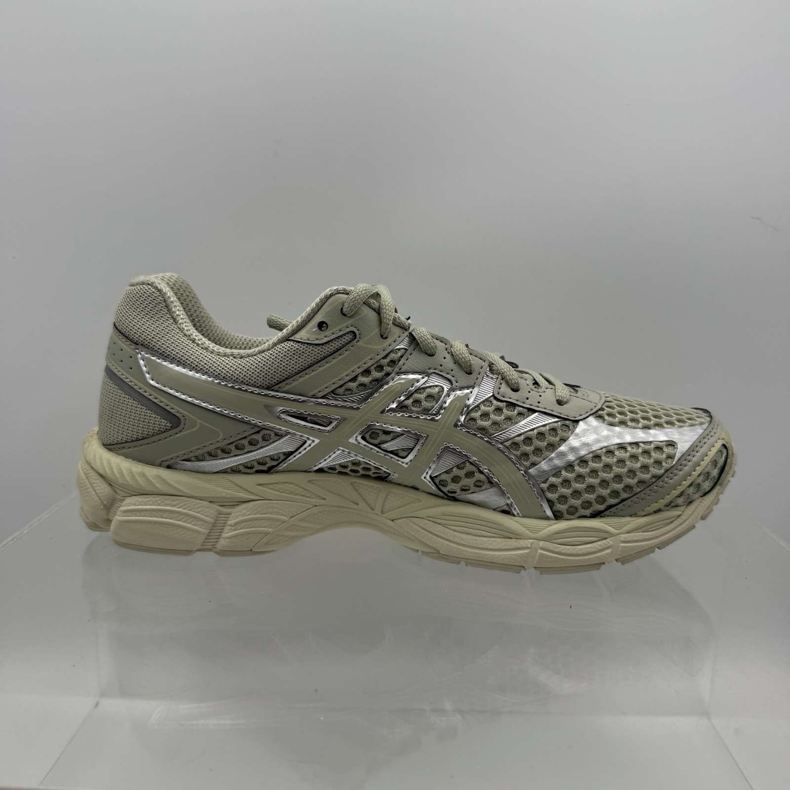 ASICS GEL-CUMULUS 16 Runner-Leaf Green/Black 1203A733-300 Men’s 7.5 / Women’s 9