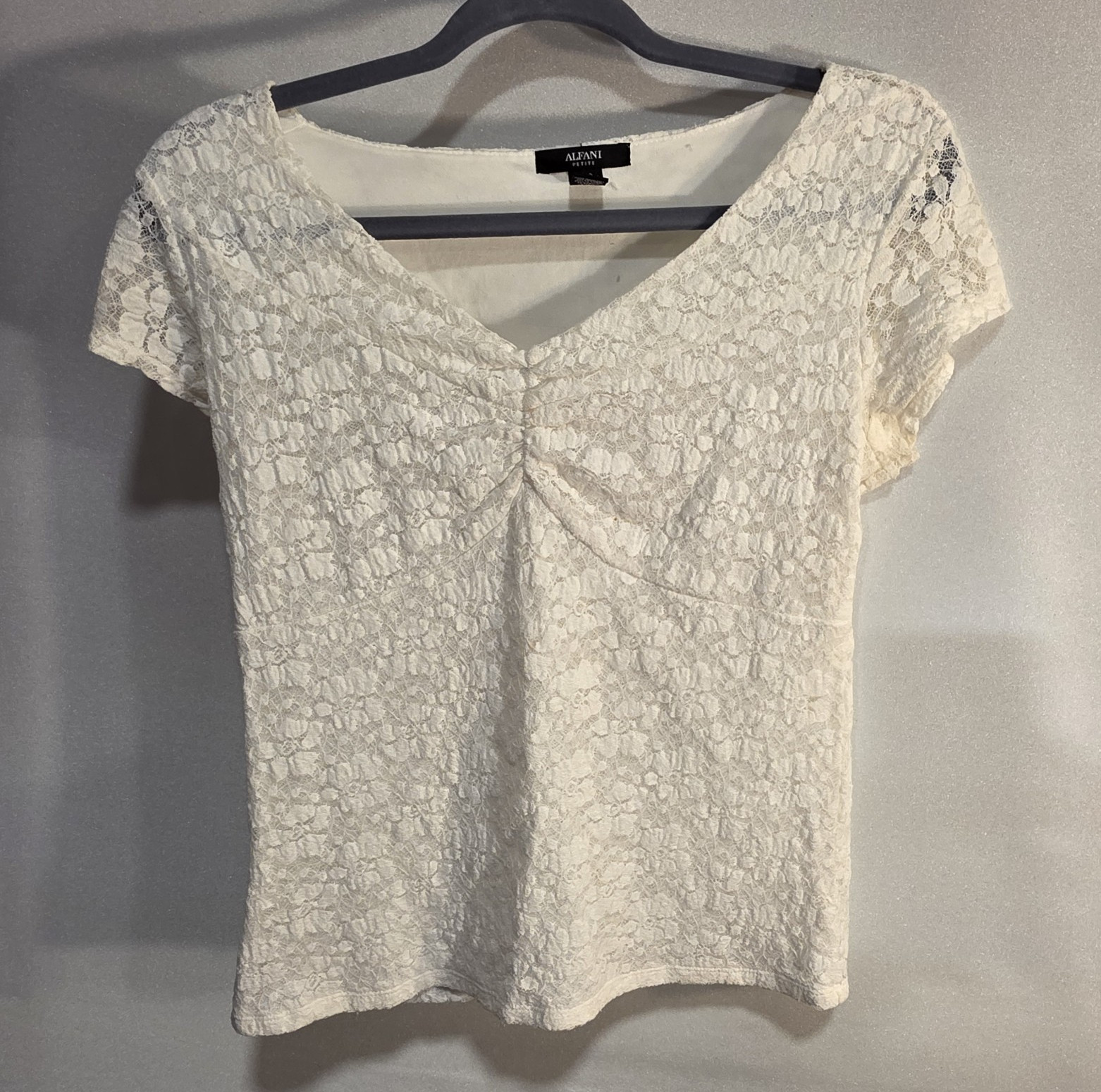 Alfani Women’s Petite P/S White Floral Lace V-Neck Short Sleeve Pullover Top