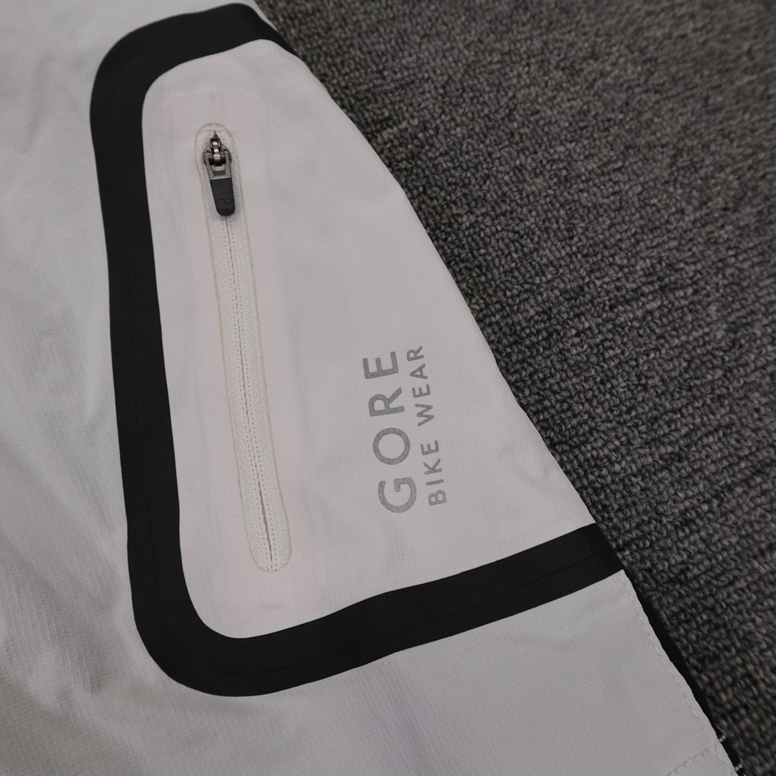 Gore Bike Wear Shorts Mens Medium White Black Padded Cycling Chamois 11 Inseam