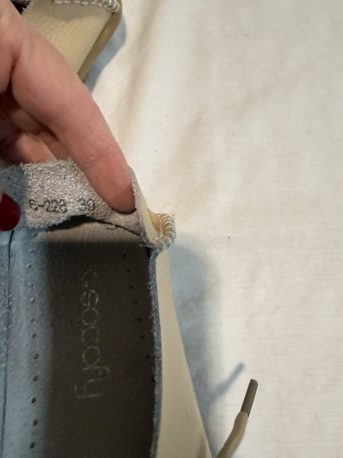 Socofy Hand Stitched Moccasin