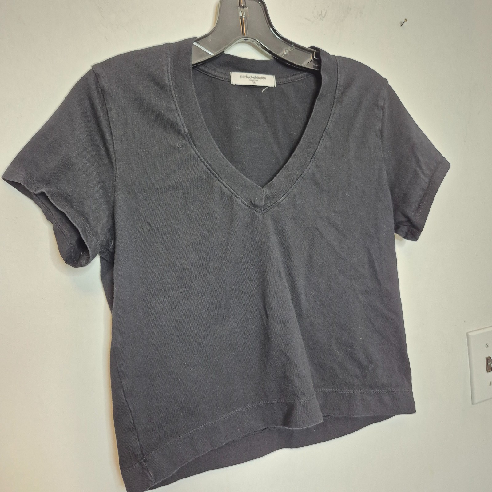 Perfectwhitetee Black Hendrix V-Neck Supima Cotton Boxy Short Sleeve T-Shirt XS