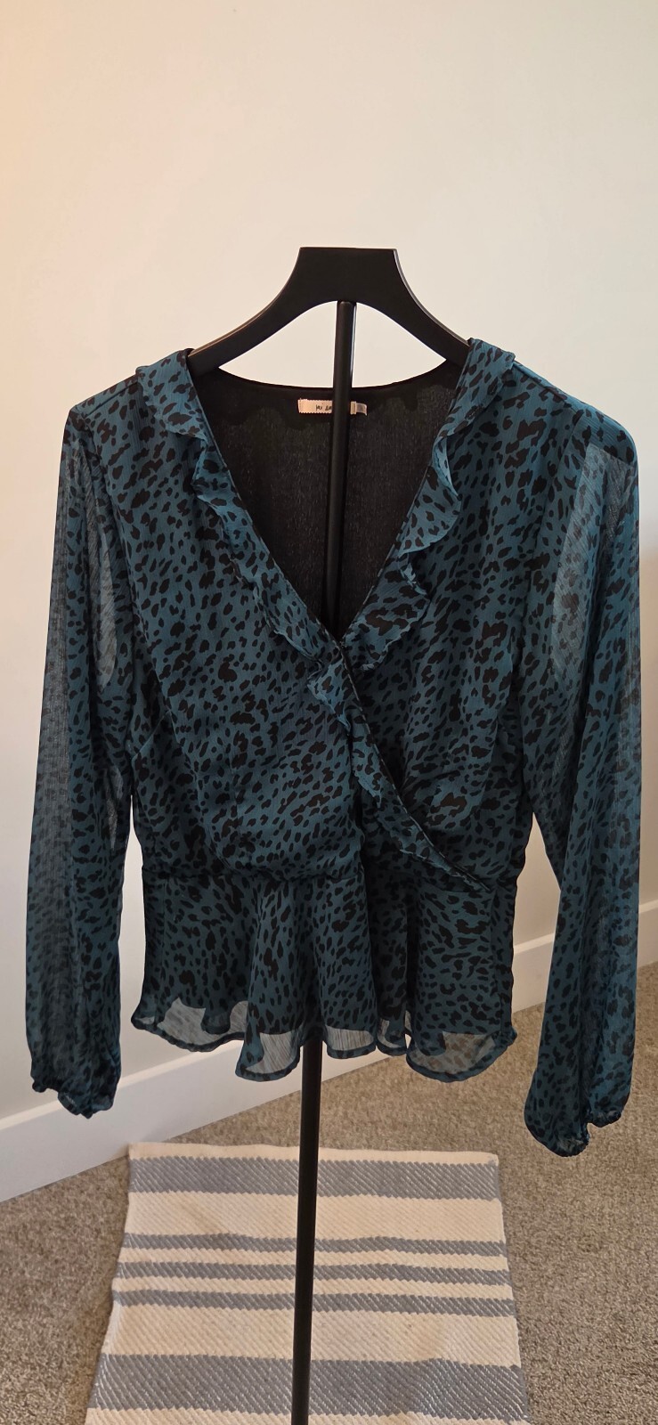 mi ami Women’s Long Sleeve Ruffled Wrap Blouse XL