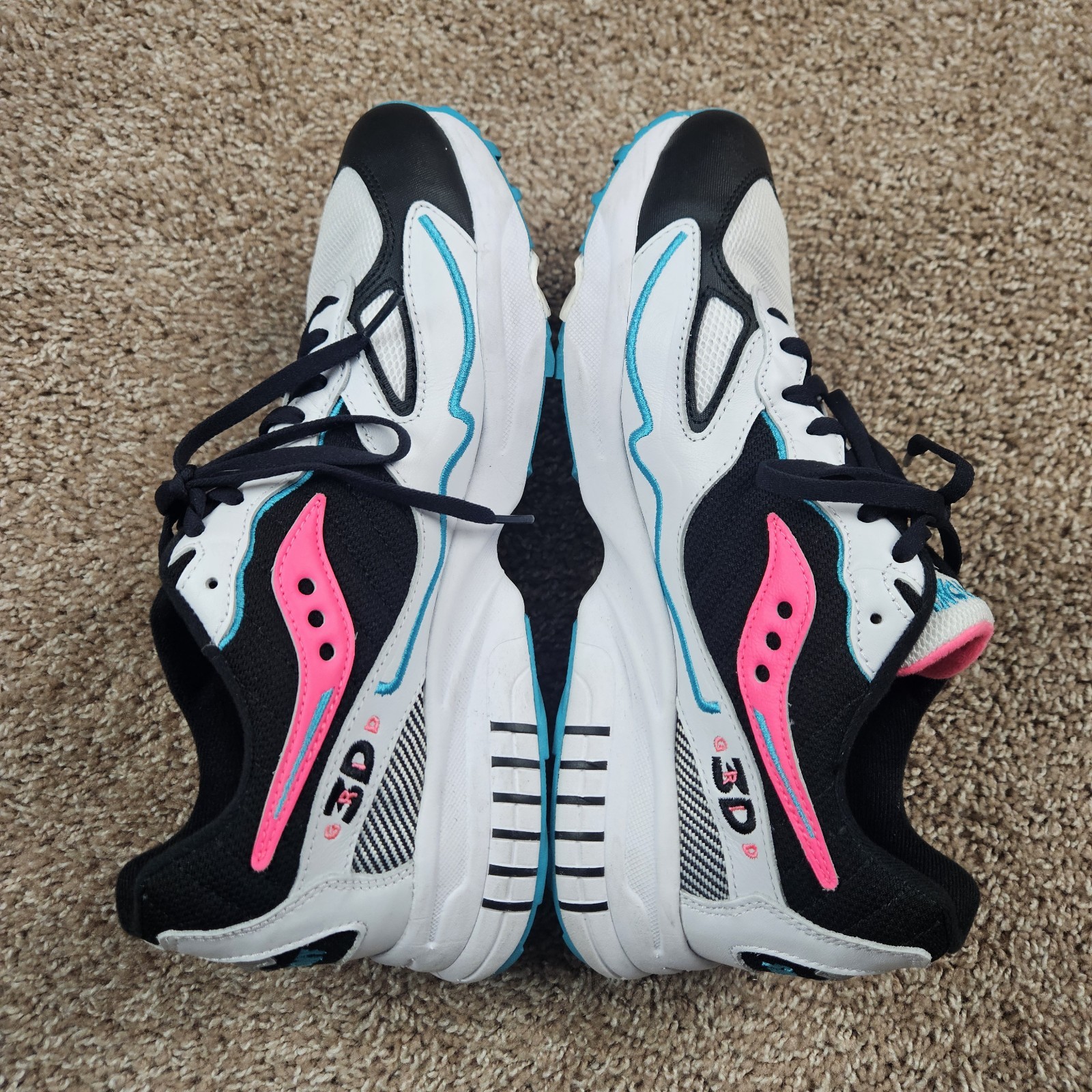 Saucony 3D Grid Hurricane Men’s US 10.5 / Euro 44.5 White+Black+Pink EUC no box
