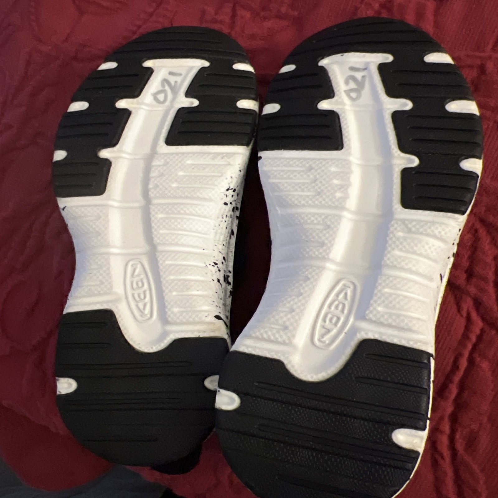 KEEN Uneek Black ParaCord Bungee Sneakers Shoes Water Loafer Size 9Y Unisex