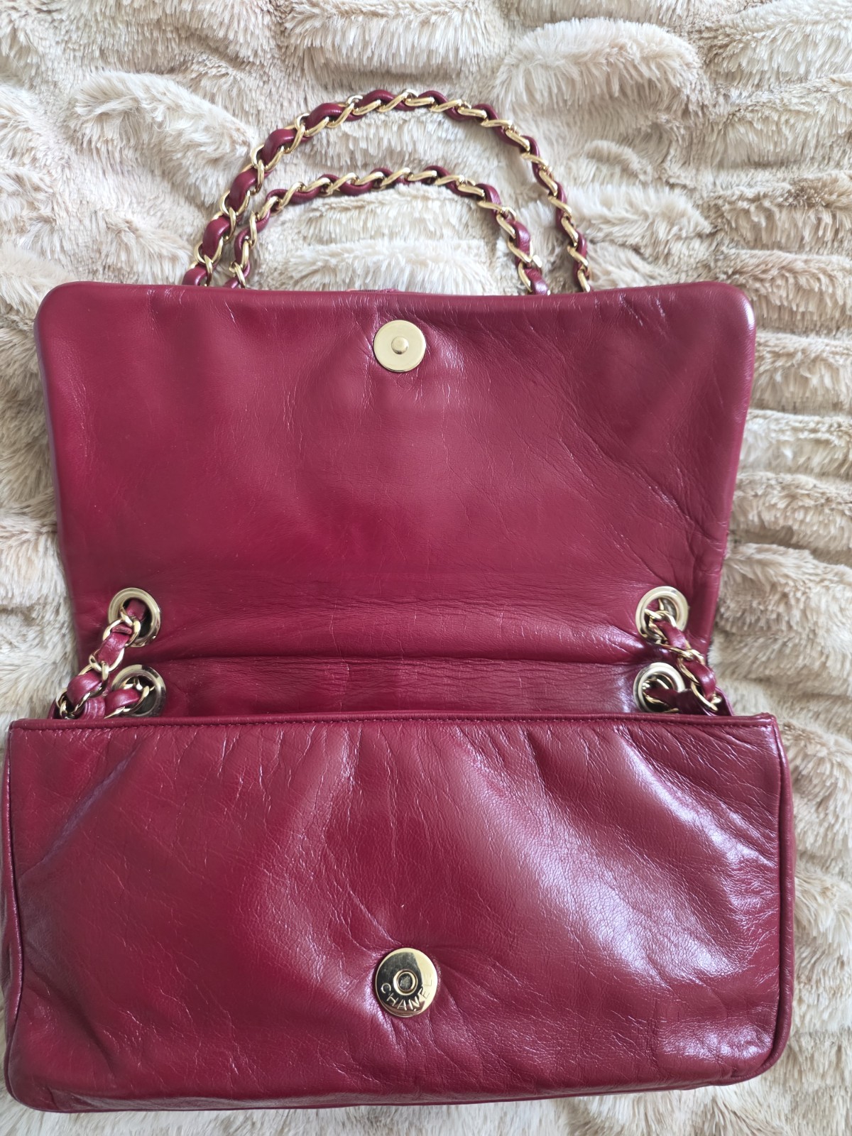 CHANEL Burgundy Quilted Shoulder Bag Magnetic Flap Gold Chain Strap Small