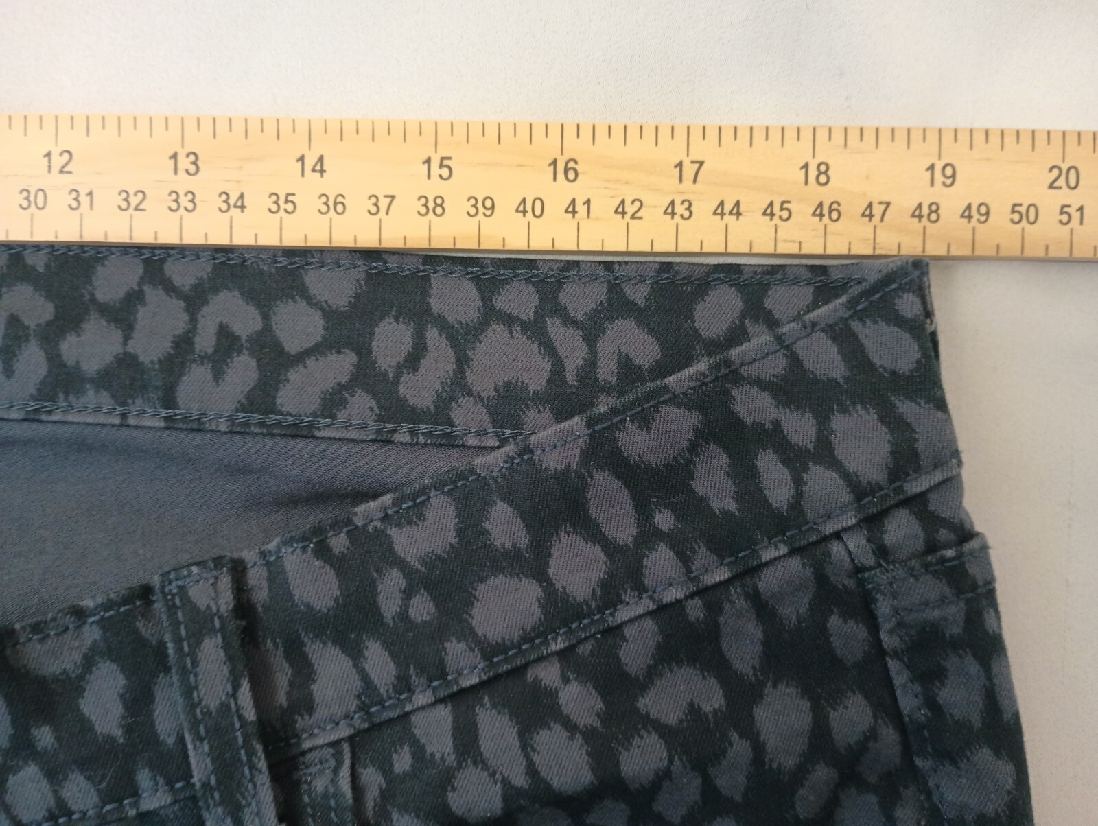 Old Navy Rockstar Womens 18 Reg Denim Jeans Black Gray Spotted Animal Pants