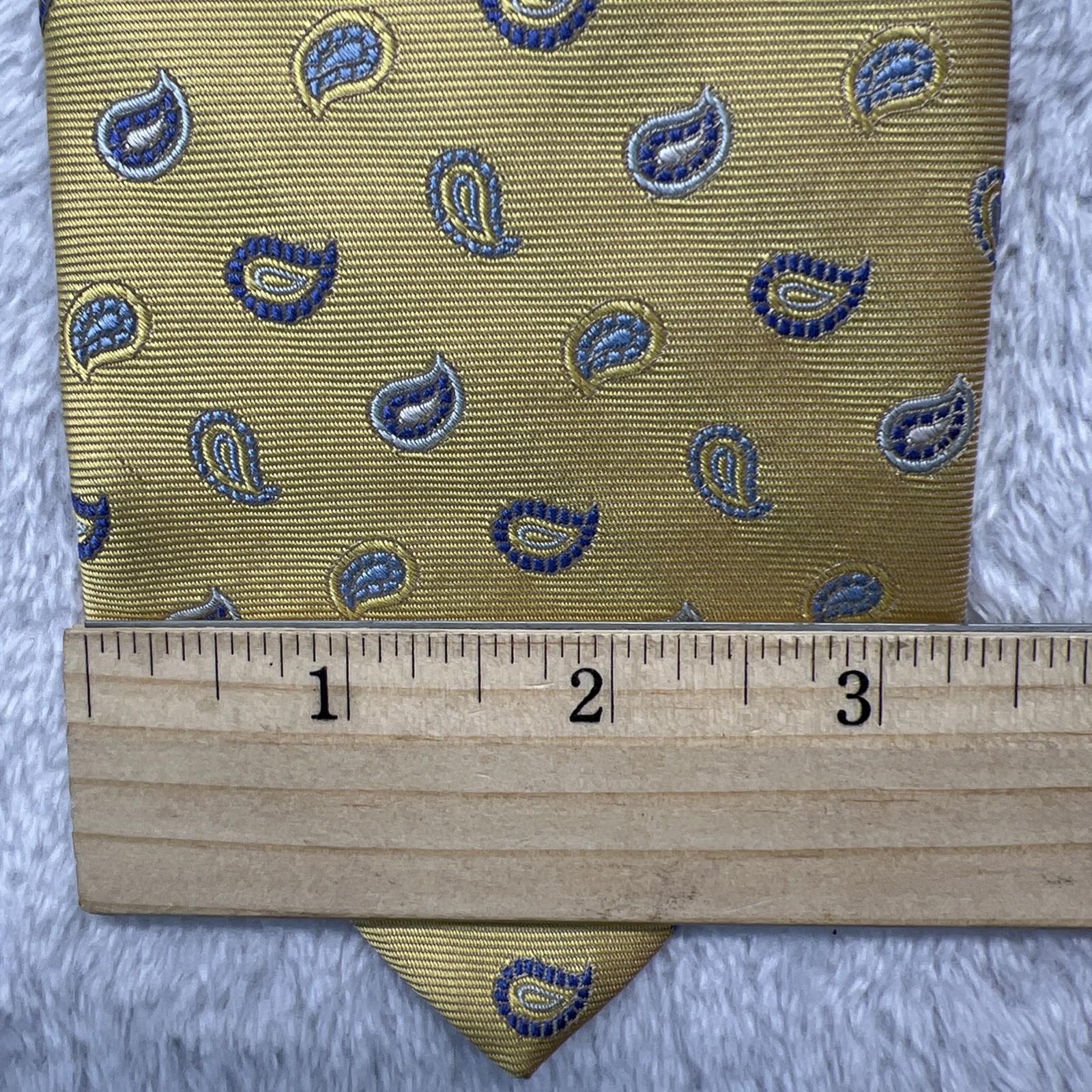 Brooks Brothers Irregular Gold Paisley Mens Necktie 3.25×58.5” Silk Made In USA