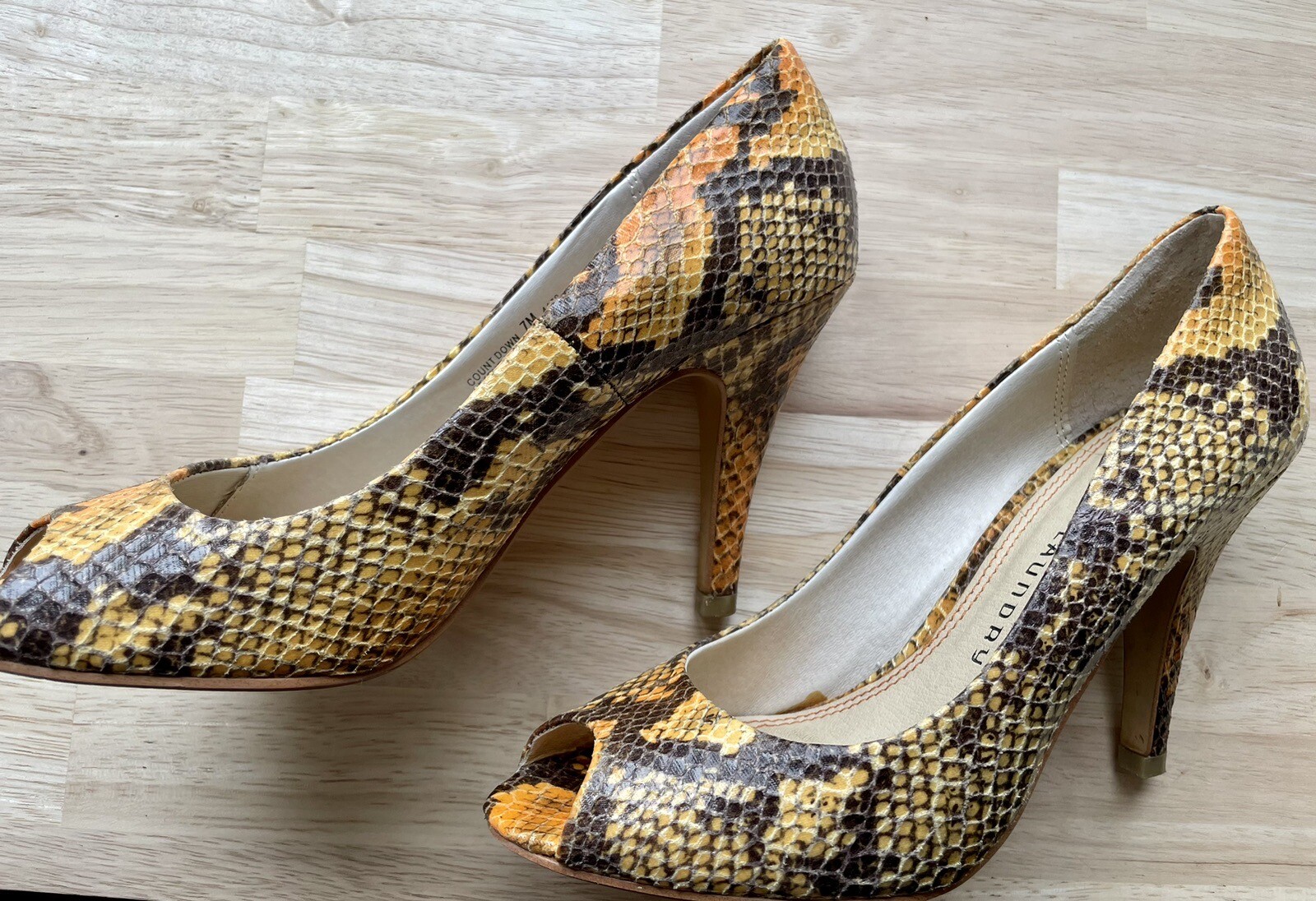 CHINESE LAUNDRY Shoes Womens Size 7 Count Down Snake Skin Stiletto Heels