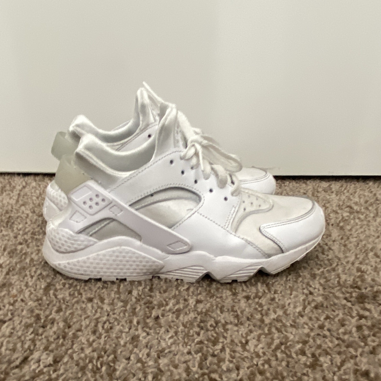 Nike Air Huarache Run Triple White Women’s Low Top Lace Up Sneakers 634835-108