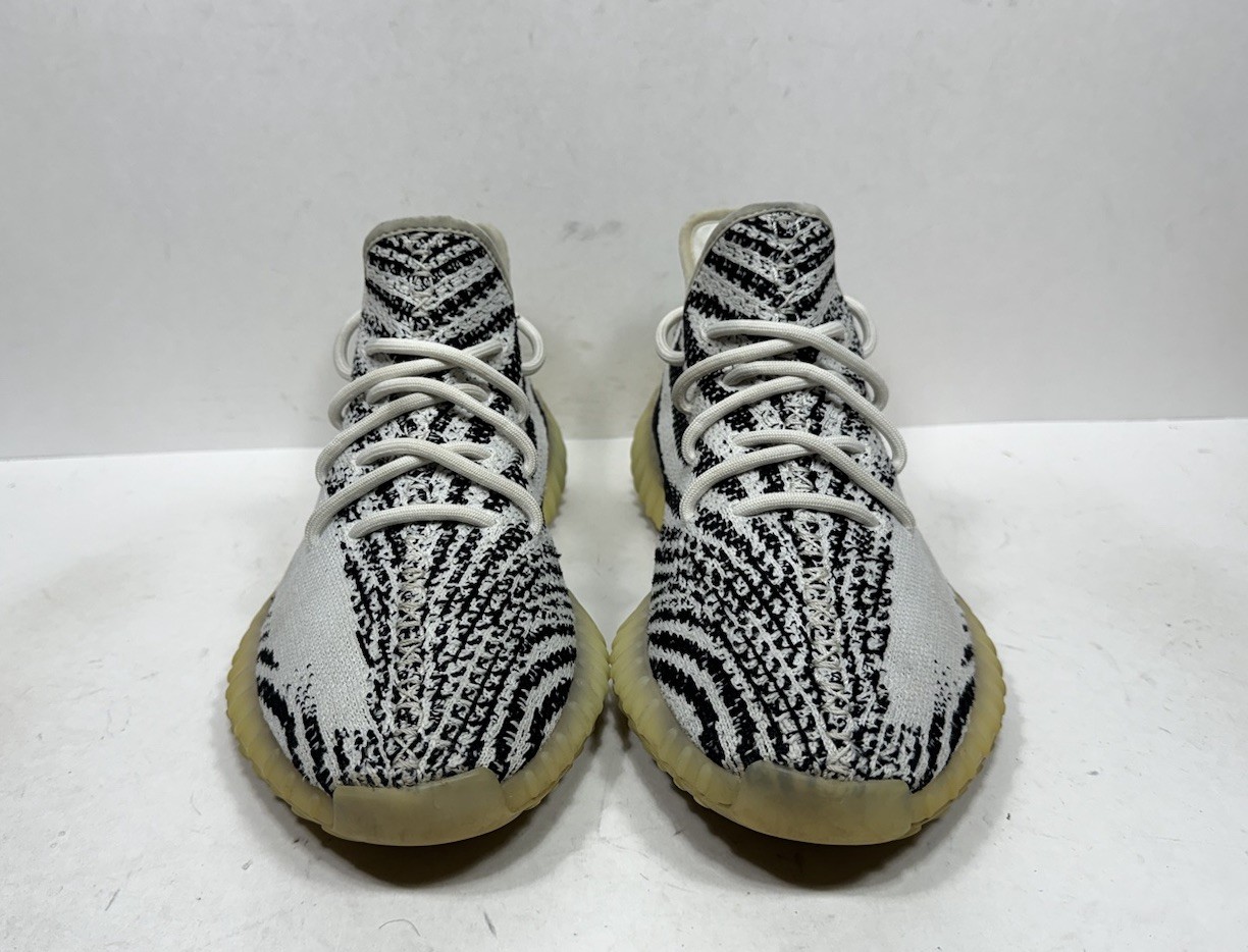 Adidas Yeezy Boost 350 V2 Zebra Men’s 10.5 White Black Primeknit Sneakers CP9654