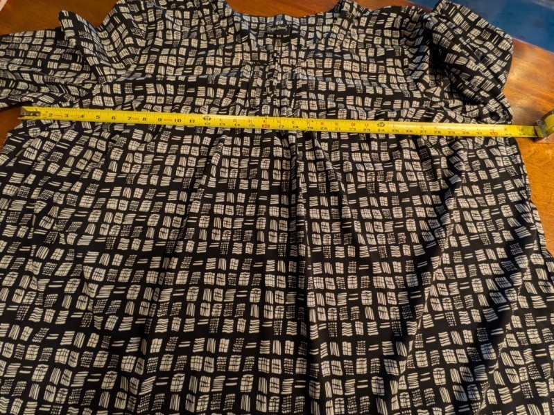 Maggie Barnes Size 4X Black White Grid Print Blouse Tunic V-Neck