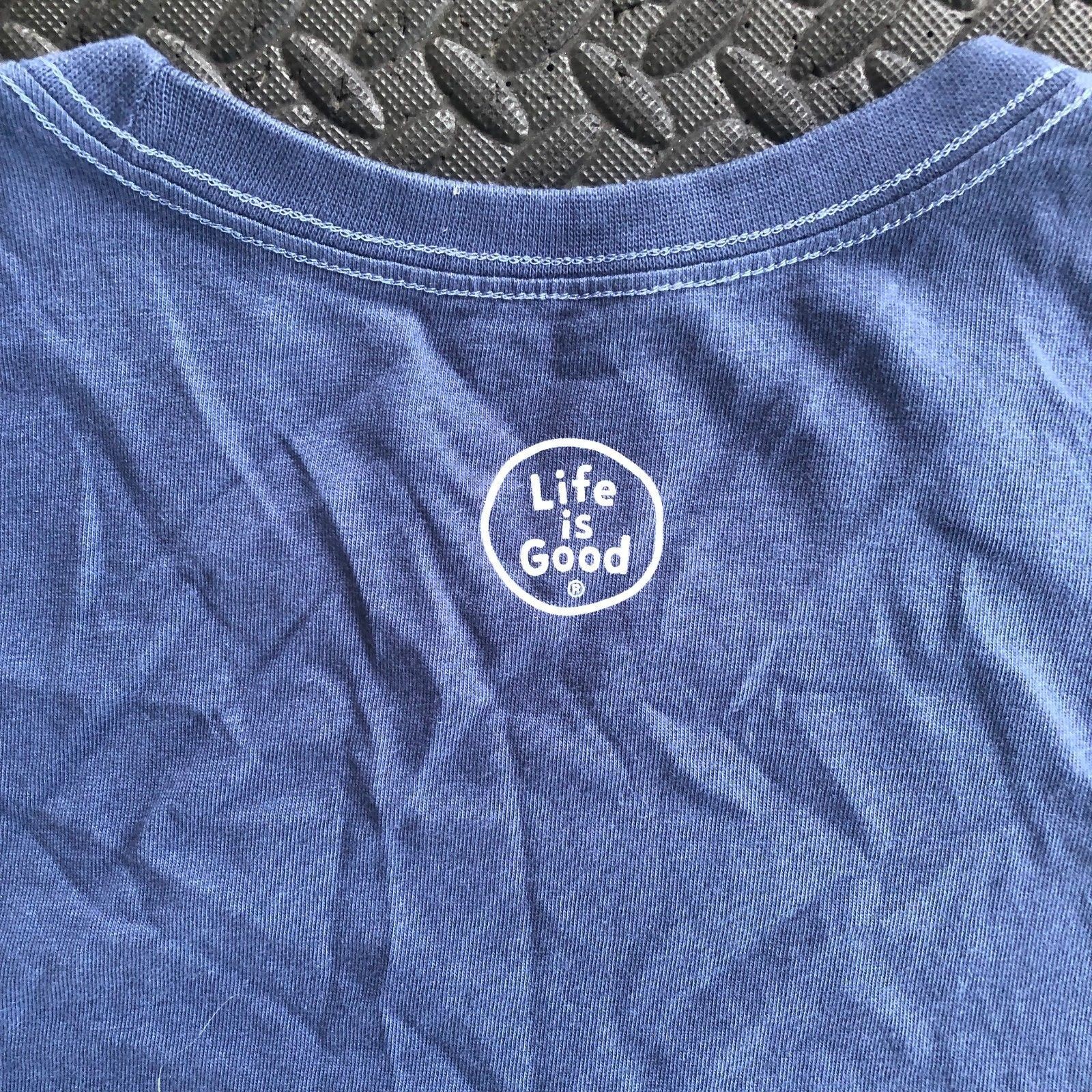 Life is Good Crusher Tee Classic Fit Medium Navy Blue Fishing Graphic T-Shirt
