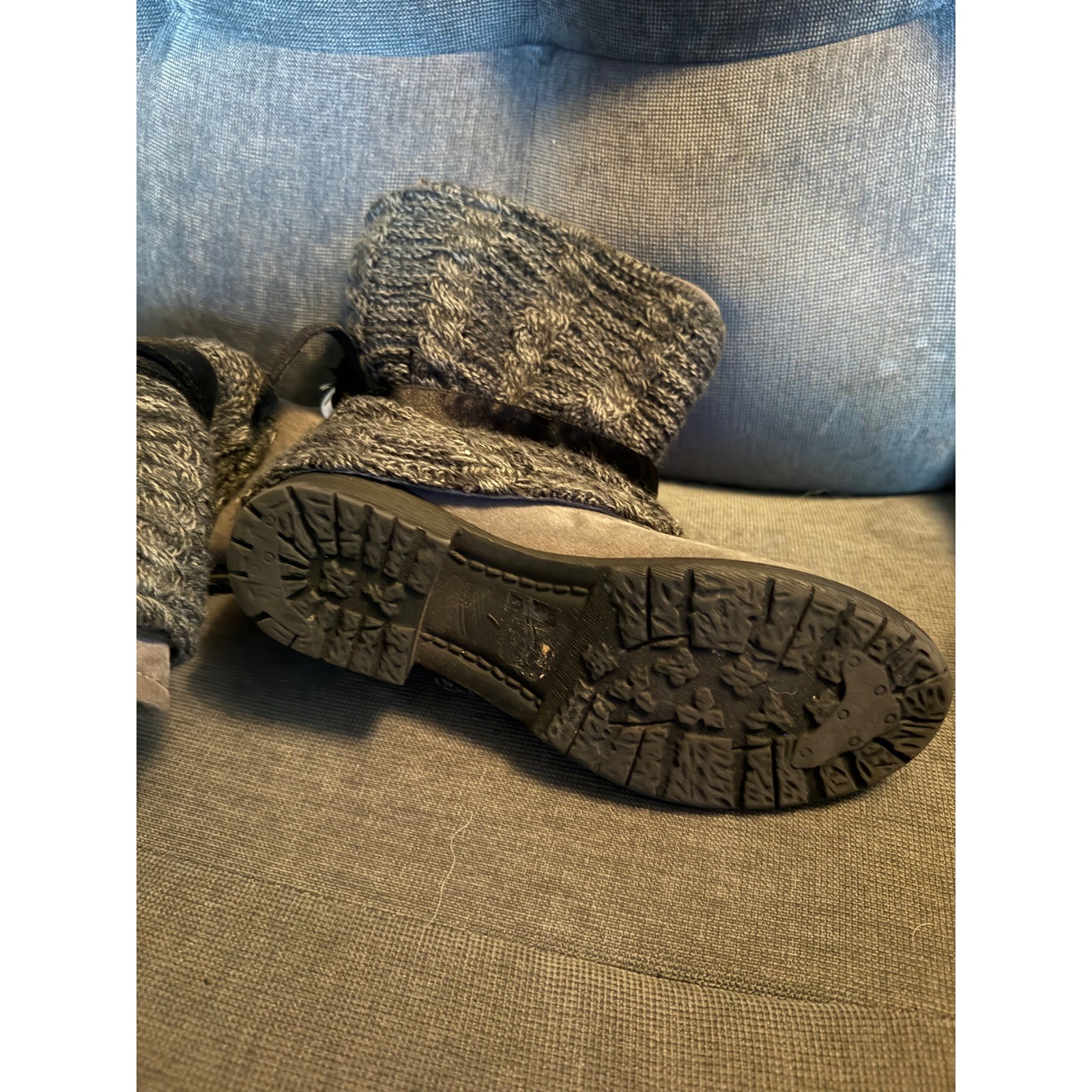 Muk Luks Knit Cuff Boots Womens 7 Grey Cable Knit Ribbon Lug Sole Mid Calf