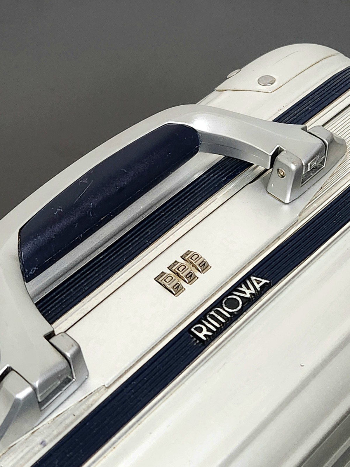 Genuine RIMOWA Silver Integral PICCOLO Mini Case/Handbag – (pre-LVMH) FULL SET!