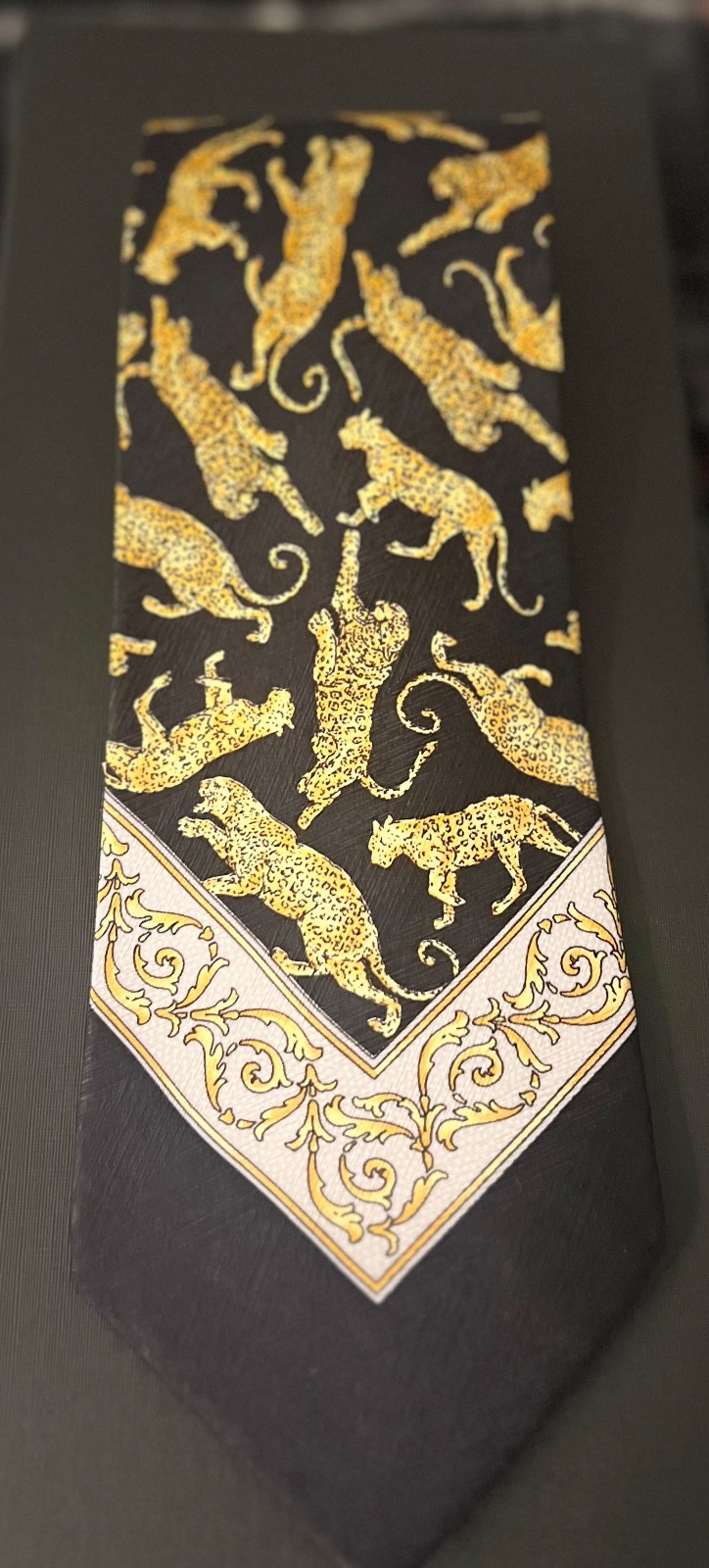 SUPER LUXURIOUS.Gianni Versace Classic Neiman Marcus Exclusive Wild Cat Silk Tie