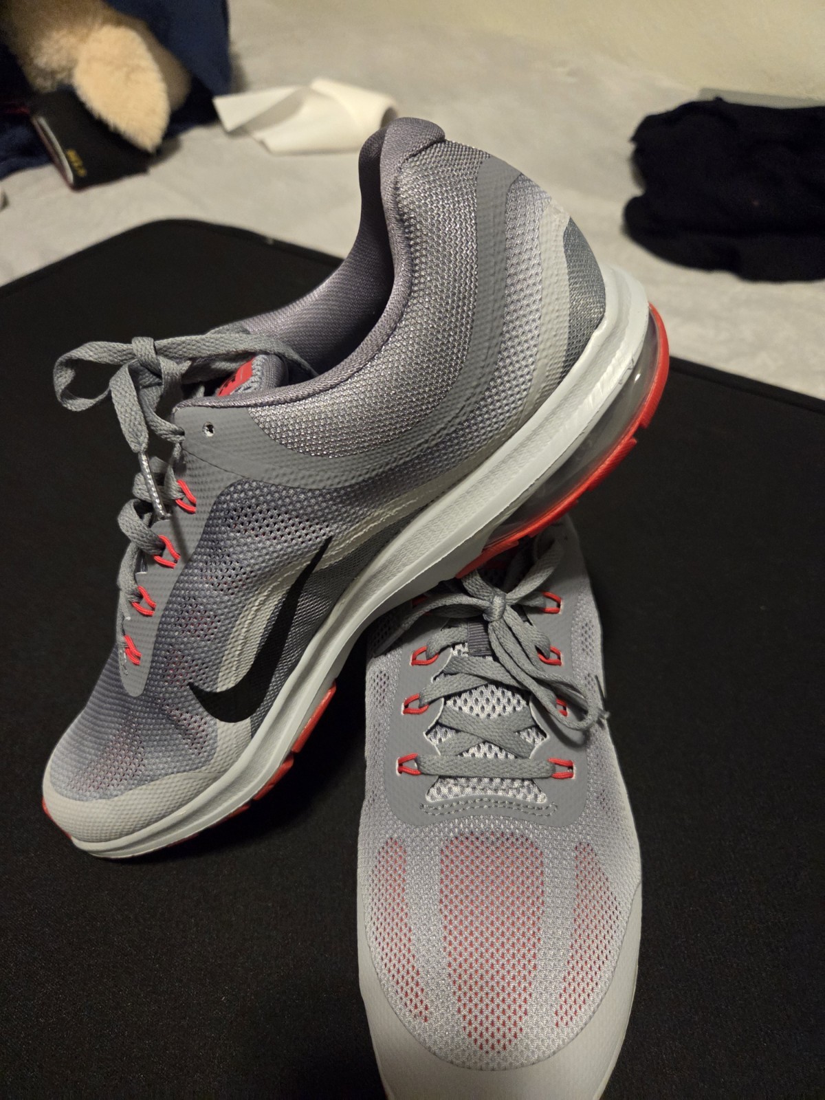 Nike Max DYNASTY2 MAN Size 11.5 BRAND NEW NO BOX GREY RED