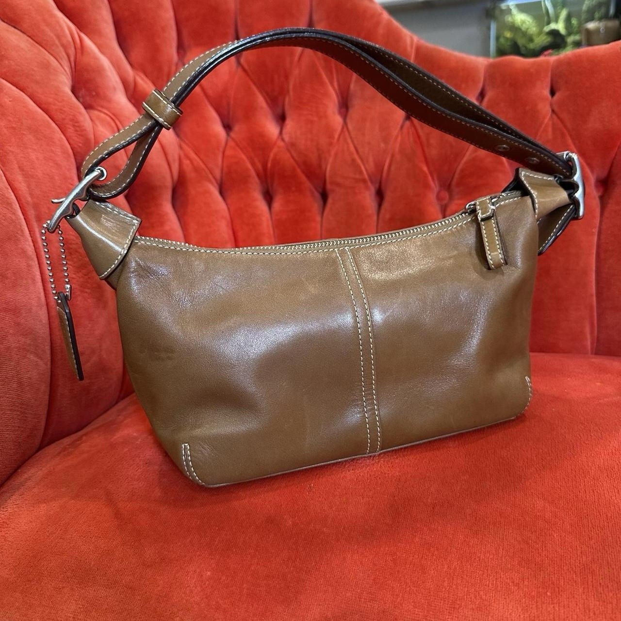Vintage early 2000s Coach light tan brown leather w/ silver tone hardware 9564