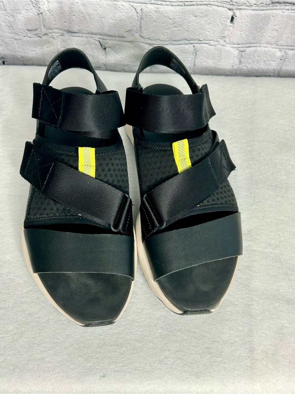 Sorel Kinetic Impact Black Platform Sport Sandals Yellow Accent Strap 8.5