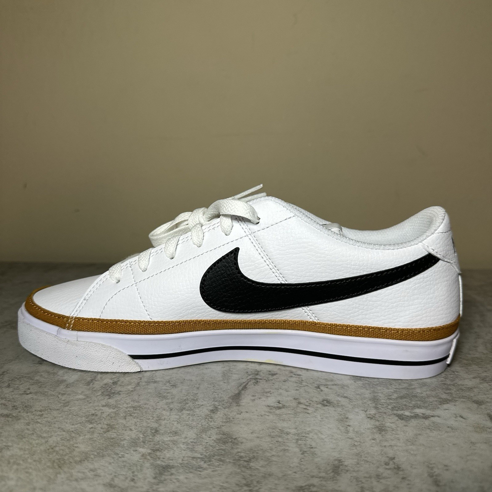 SIZE 9.5- Nike Womens Court Legacy Nn White Fashion Sneaker DH3161-100