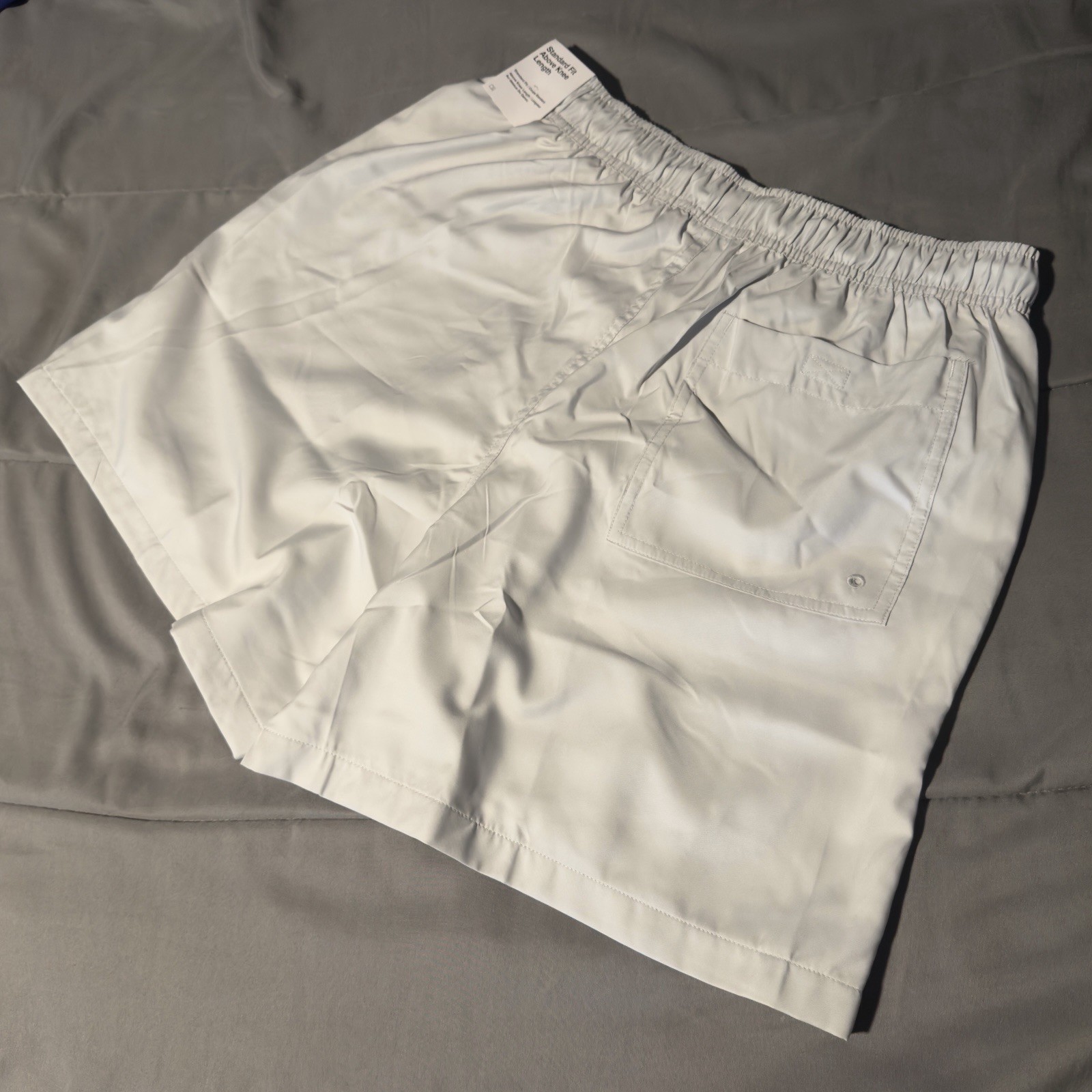 Nike Men’s Club Woven Flow Shorts Athletic Photon Dust White Size Medium New