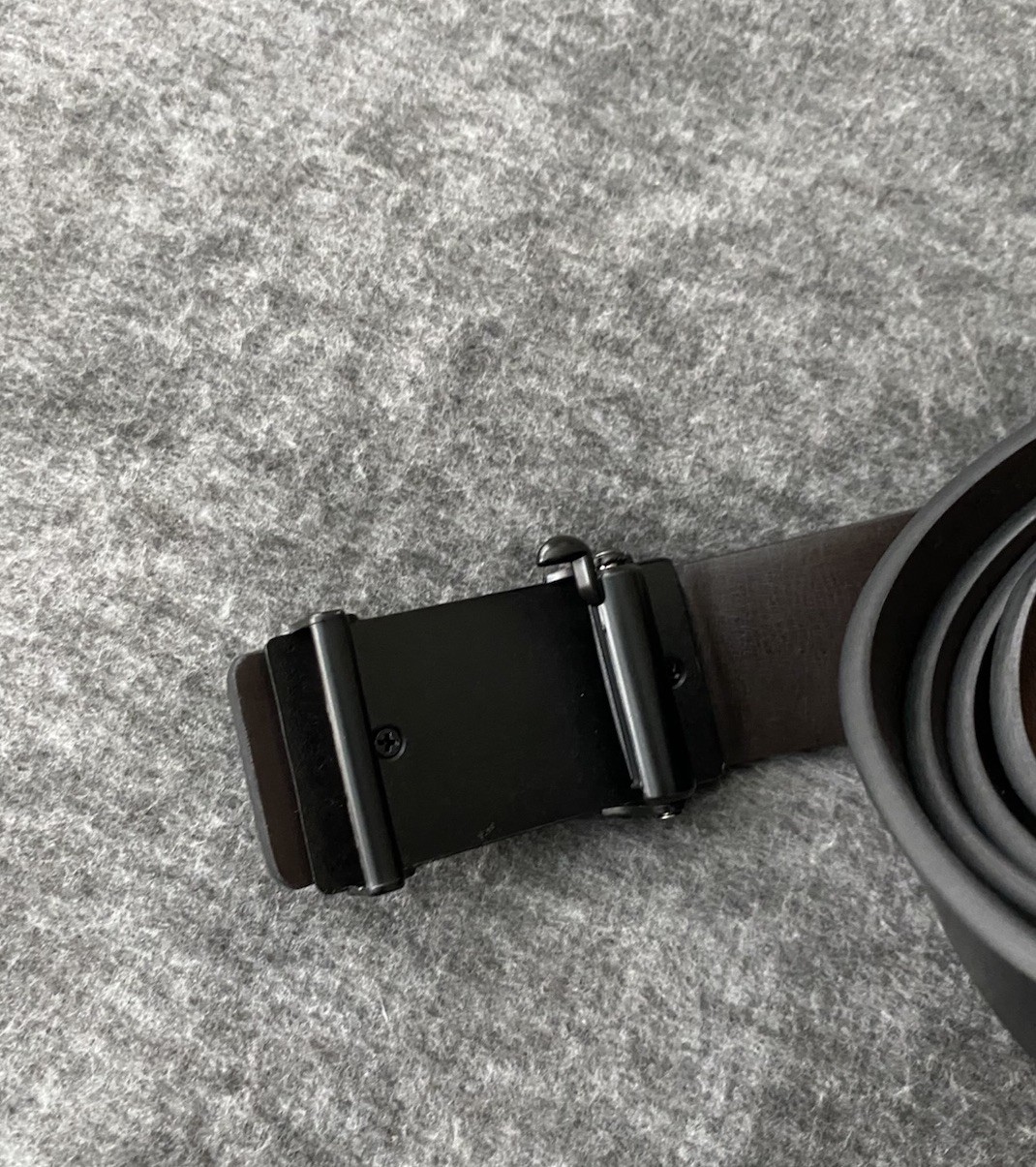 Men’s Black Leather Belt With Automatic Buckle Head 47” Long 1.25” Wide New