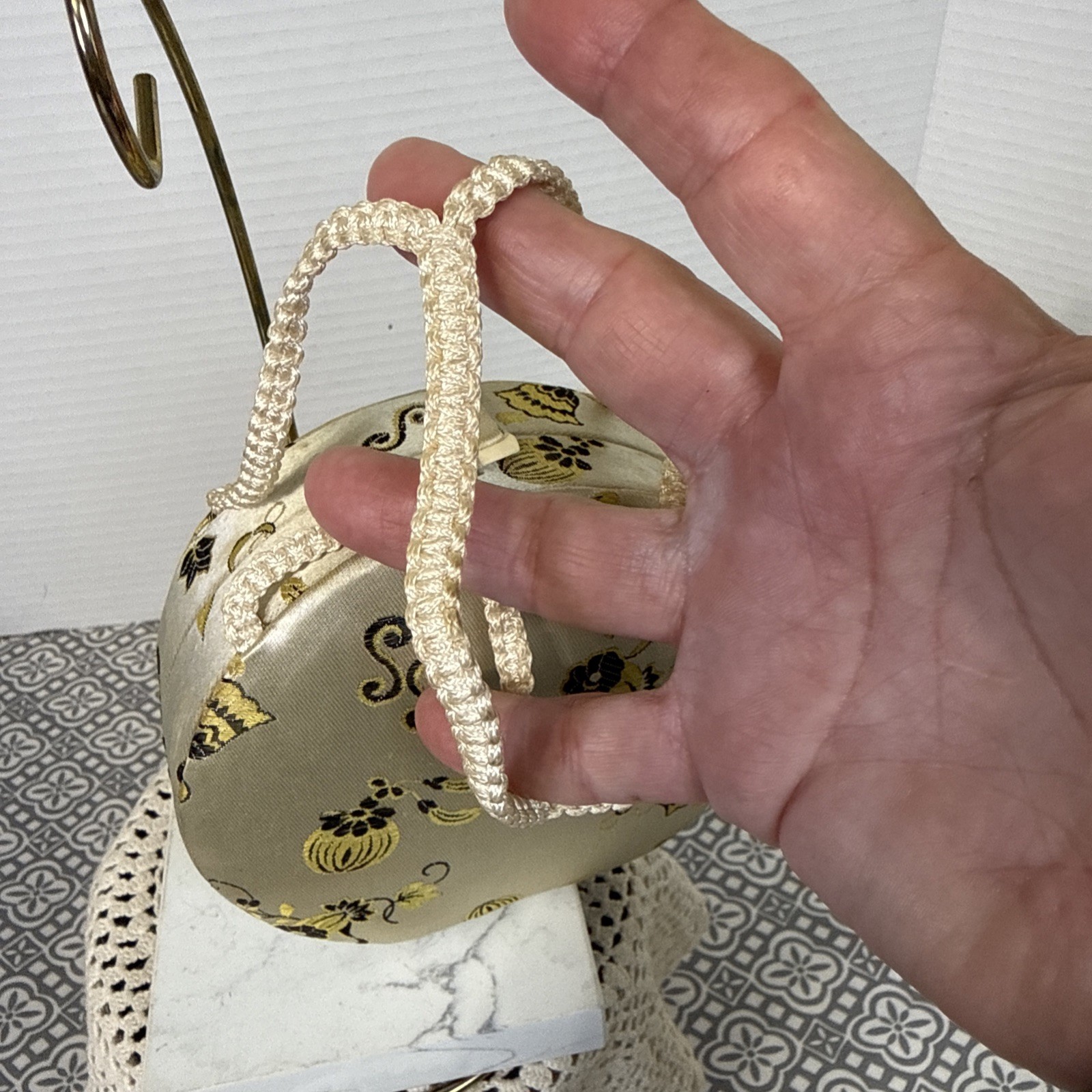 Vintage Embroidered Cream Silk Box Evening Bag, Rare Fashion Gift. See Pictures.