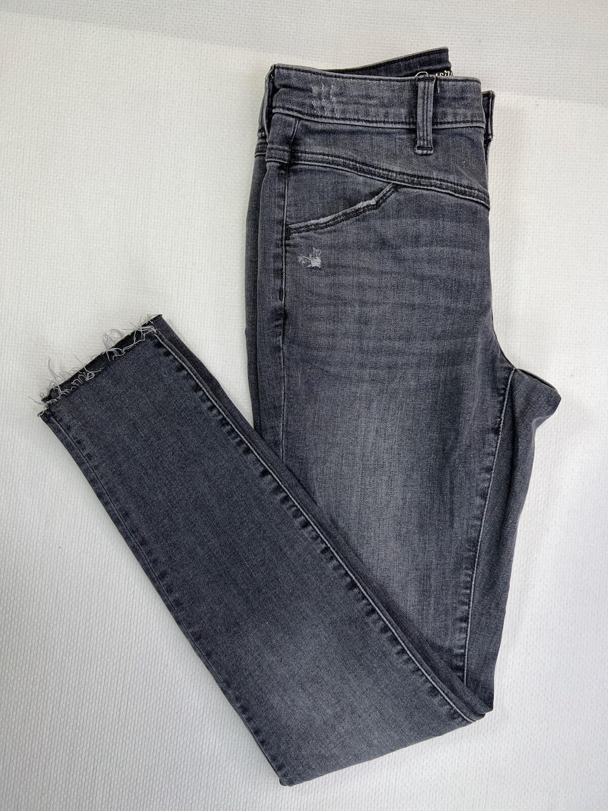 Universal Thread Jeans Women’s Size 2/26R Gray Denim High Rise Skinny
