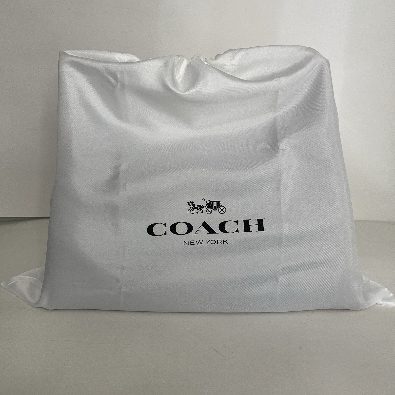 COACH Juliet Shoulder Bag Black Currant Glovetanned Leather Brass Hardware CR981