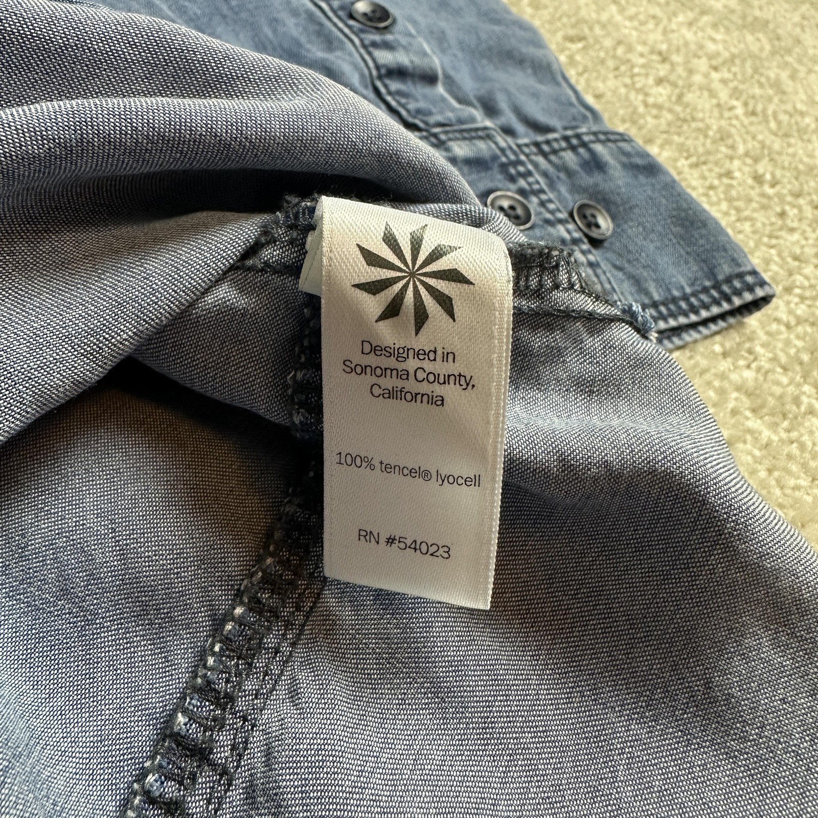 Athleta Shirt Womens Large Blue Tencel Chambray Tunic Button Up Long Sleeve Top