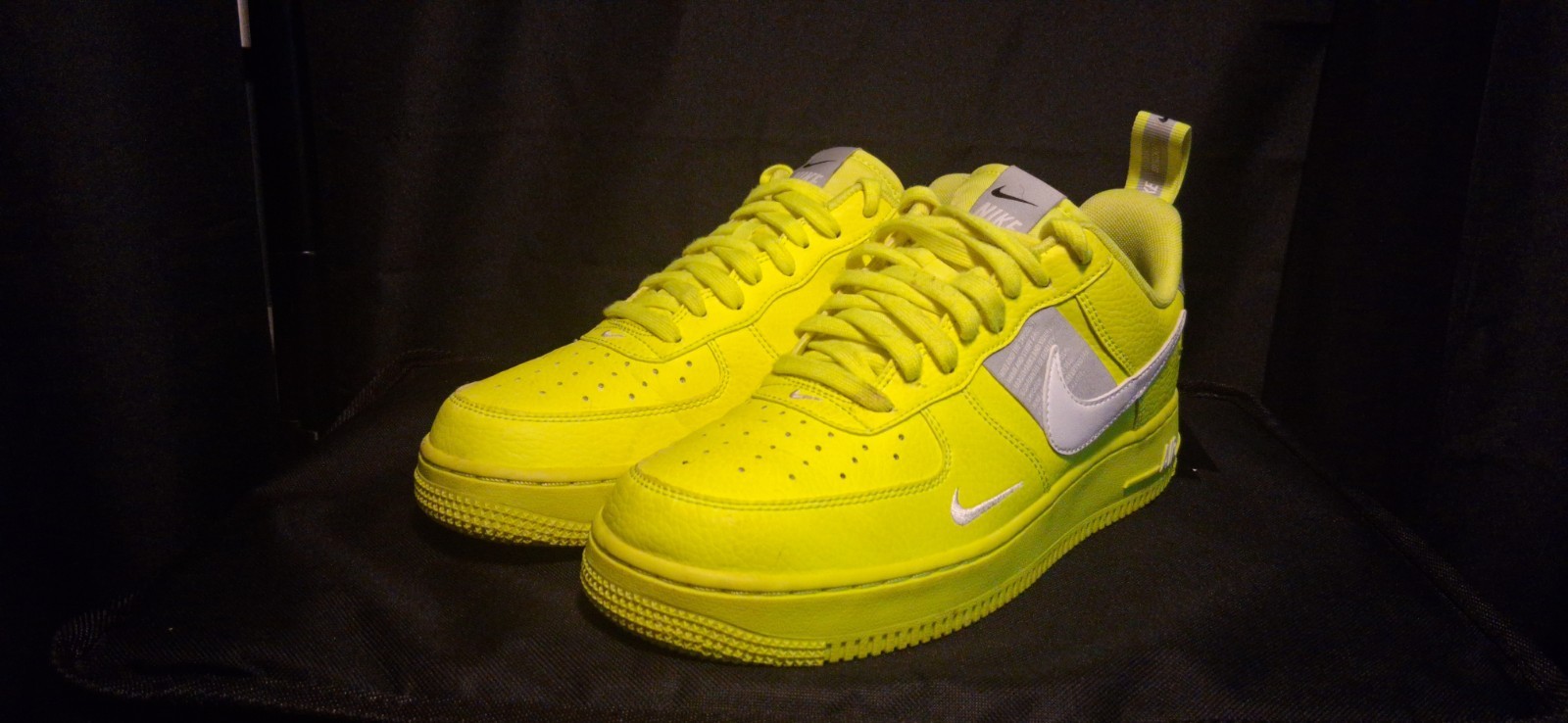 Nike Air Force 1 ’07 LV8 Utility “Volt” (AJ7747-700) Men’s Size 7.5 – Rare 2018
