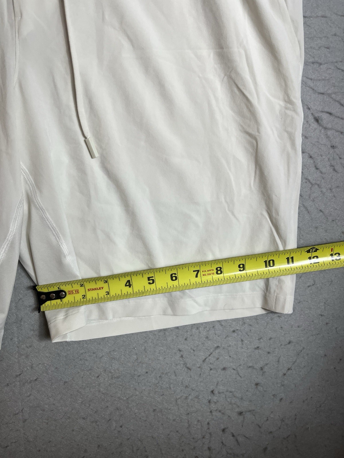 Lululemon The Linerless Training Shorts White LM7AJBS Men XL 9″ Gym Run Active