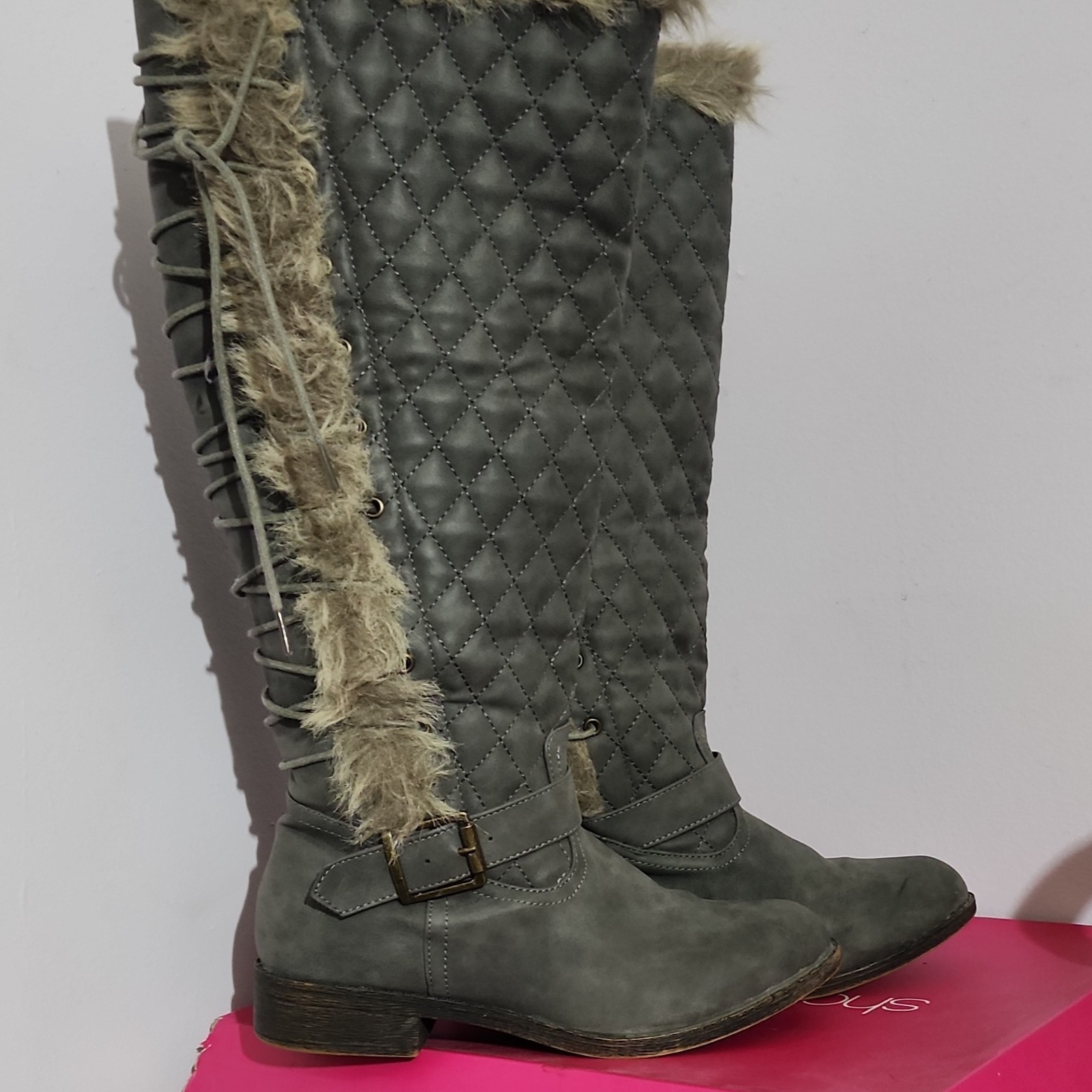 Delphine Winde Gray Quilted Lace-Up Knee High Boots Fur Trim Buckle Wide 7.5