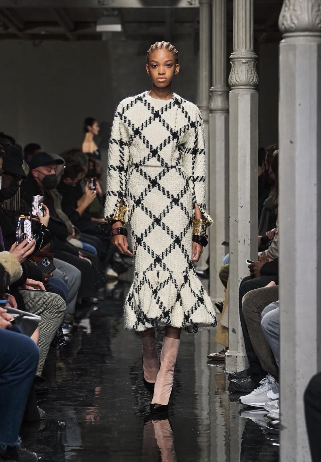 Alaïa Fall 2022 Runway Bicolor Suede Patent Stiletto Boots 37 US 7