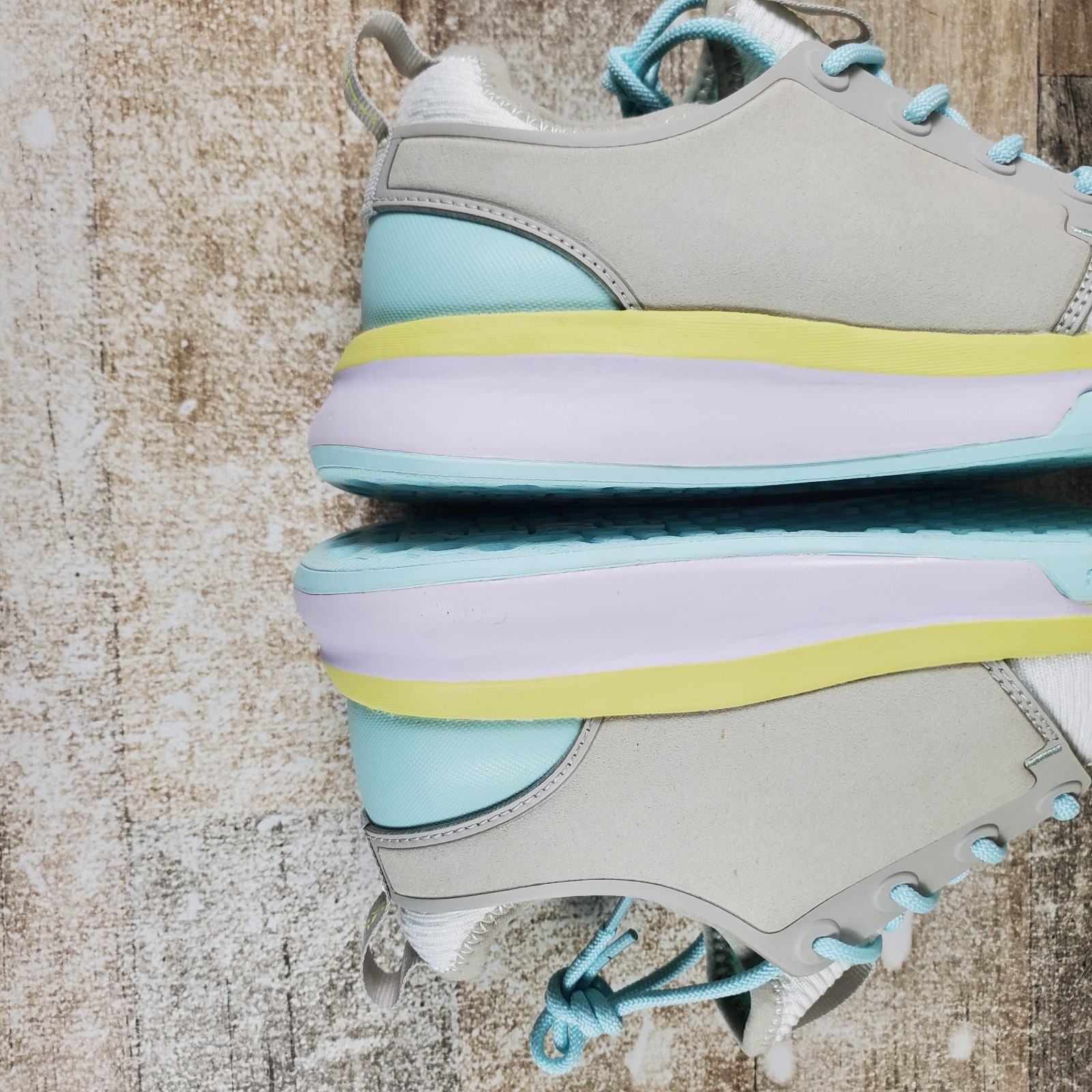 Kuru Atom Womens Shoes Sz 7.5 M Athletic Bright White Ice Blue Lace-Up Sneakers