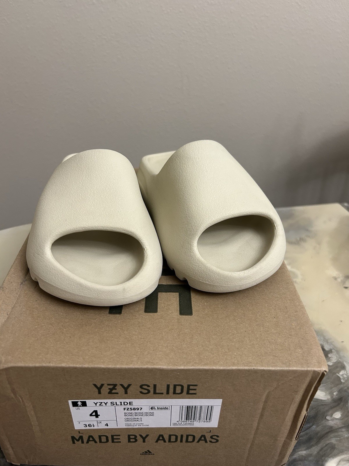 adidas Yeezy YZY Slide Bone Beige Men’s US 4/Women’s 5.5 Slip-On Sandal FZ5897