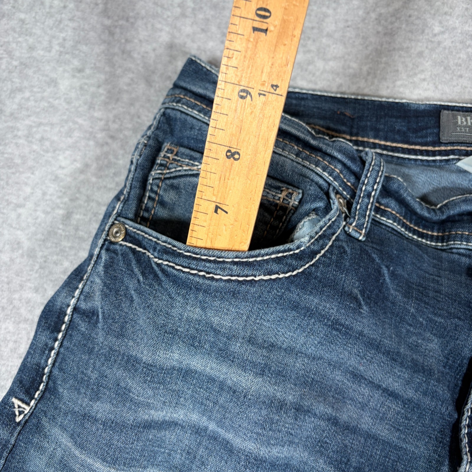Buckle BKE Tyler Jeans Mens 34S (Fits 32×30) Blue Whiskered Denim Straight Leg