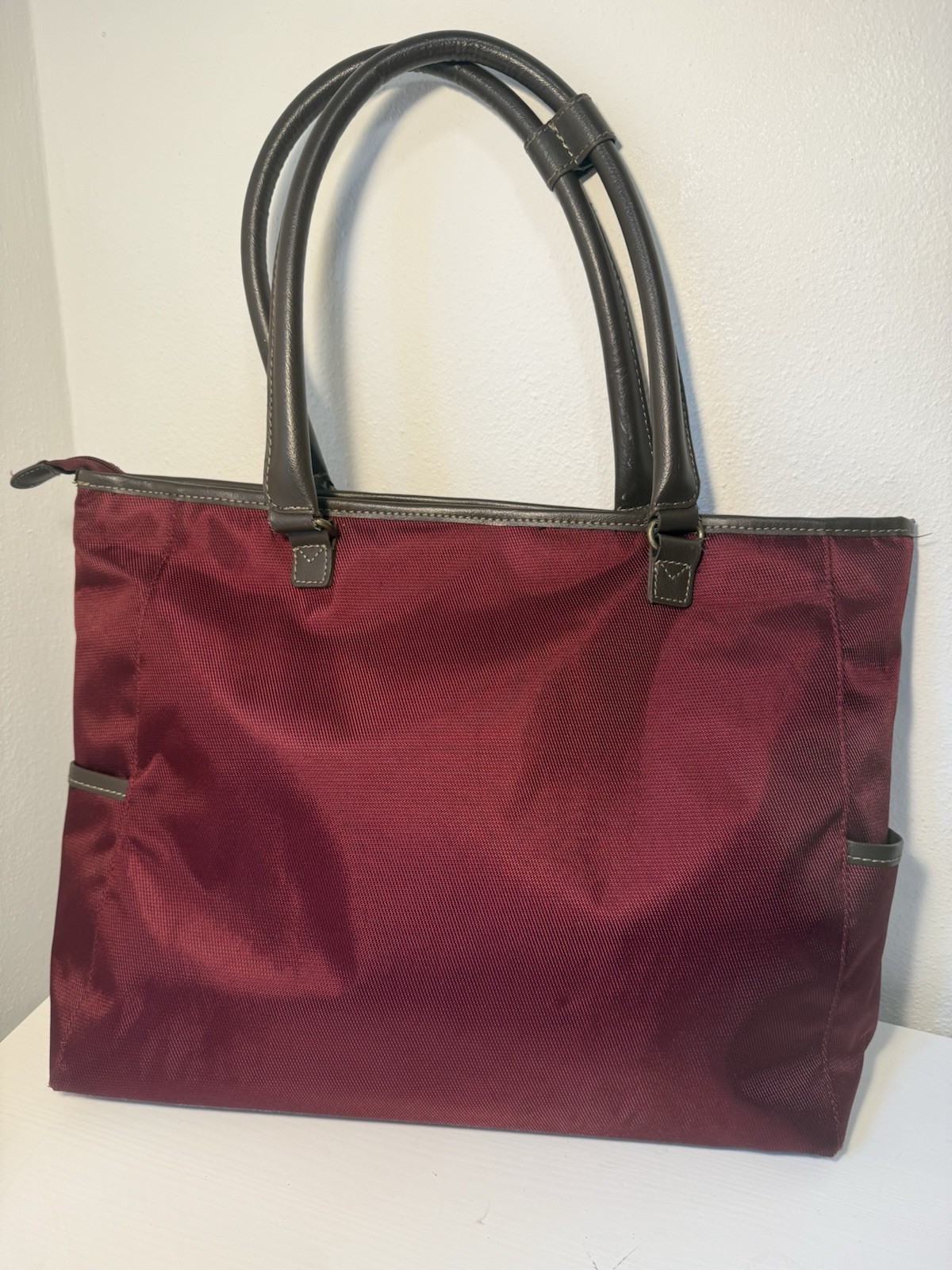 RALPH LAUREN CHAP Burgundy Zip Top Messenger Bad w Shoulder Strap Gold Hardware