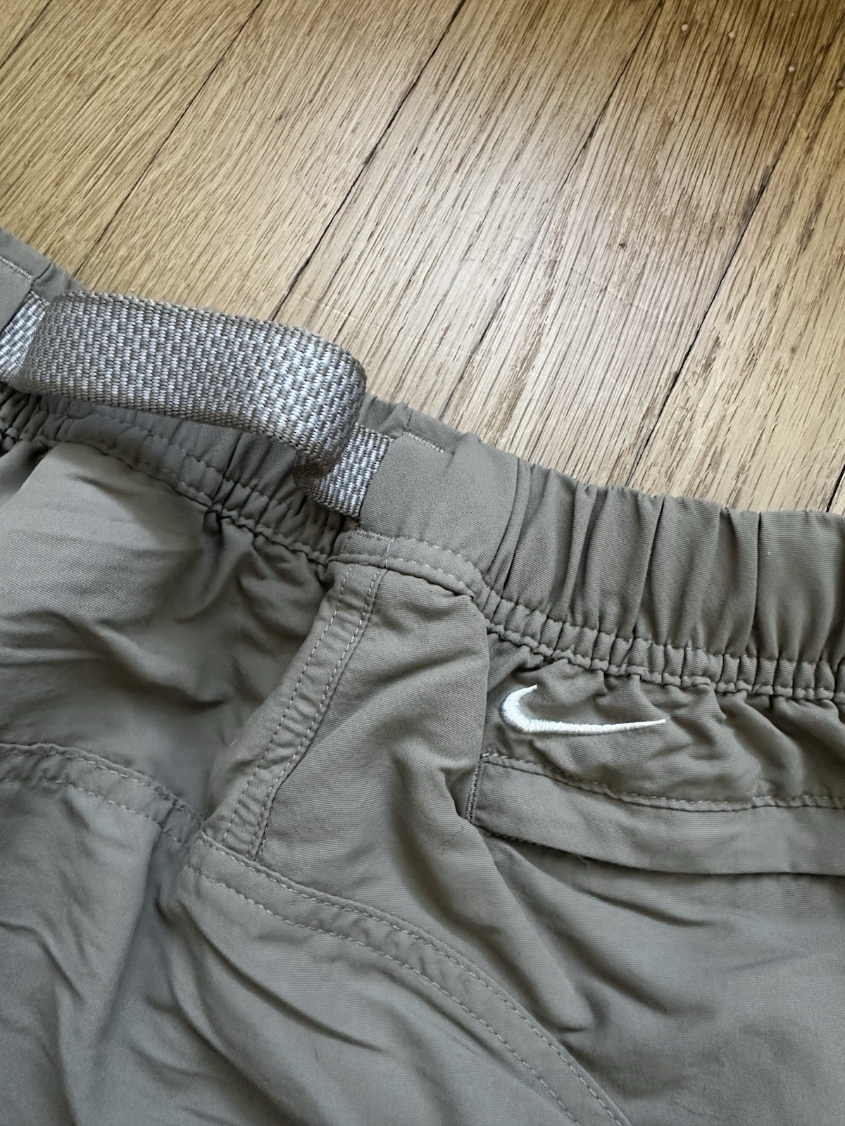 Nike ACG Snowgrass Men’s Cargo Shorts Size S Khaki Tan Gorpcore DV9405-247