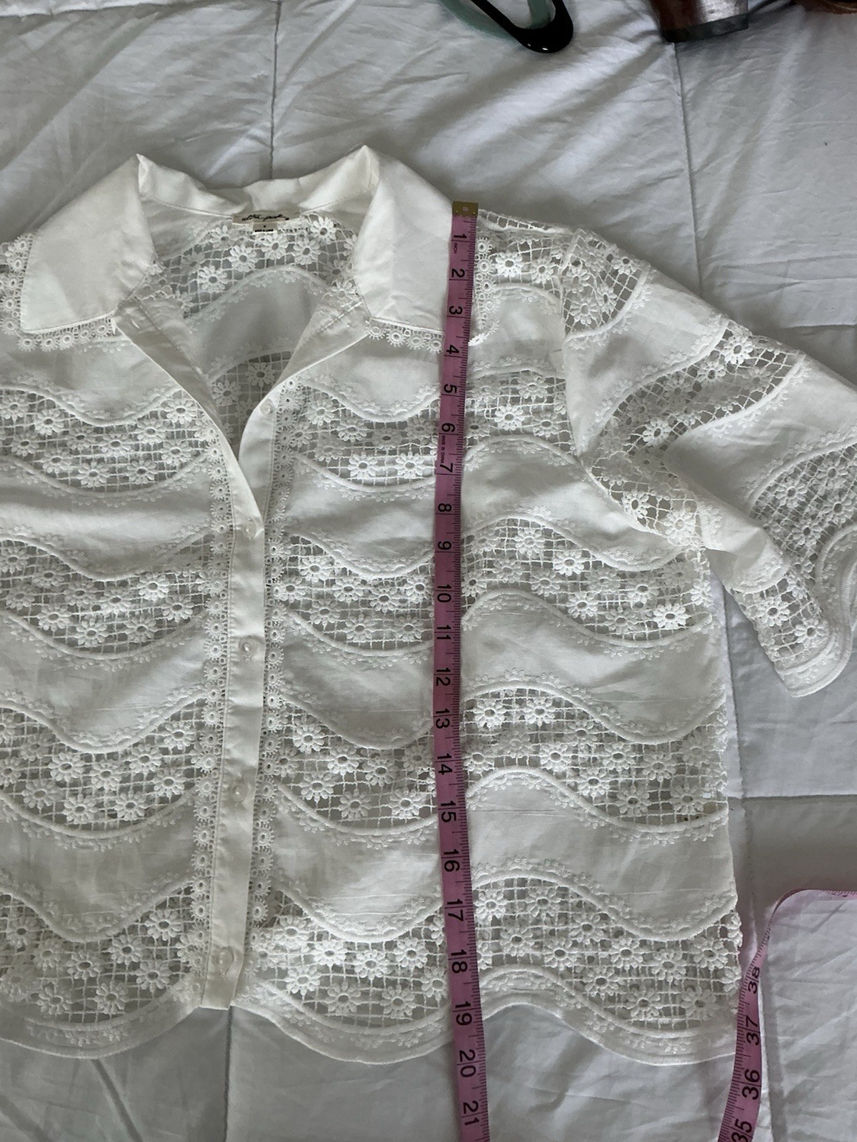 Ultra Pink Floral Lace Collared Button Front Blouse S Short Sleeve Scalloped Hem