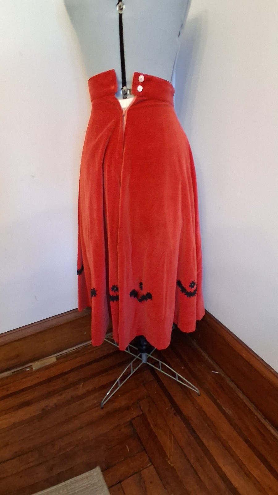 1950s Vintage Red Velvet Half Circle Skirt Lace Appliqué Christmas Skirt Sz S