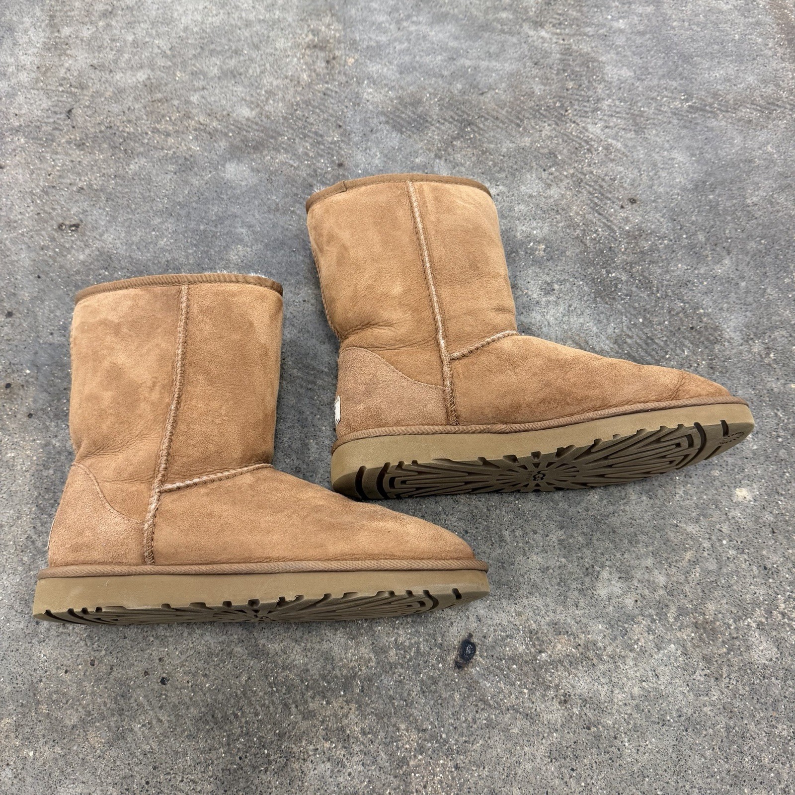 UGG Australia Womens Classic Boots 5825 Chestnut Sheepskin Size 8