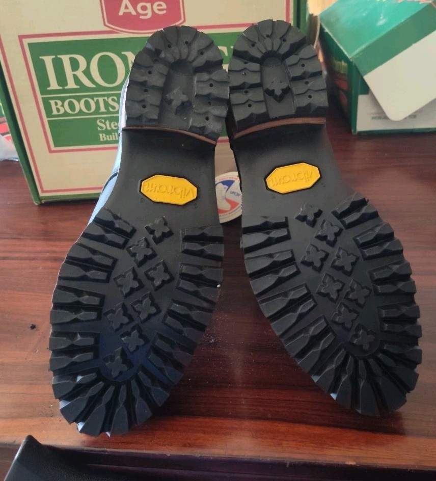 NEW IRON AGE STEEL TOE FULL GRAIN LEATHER Black BOOTS SIZE 10 EEE